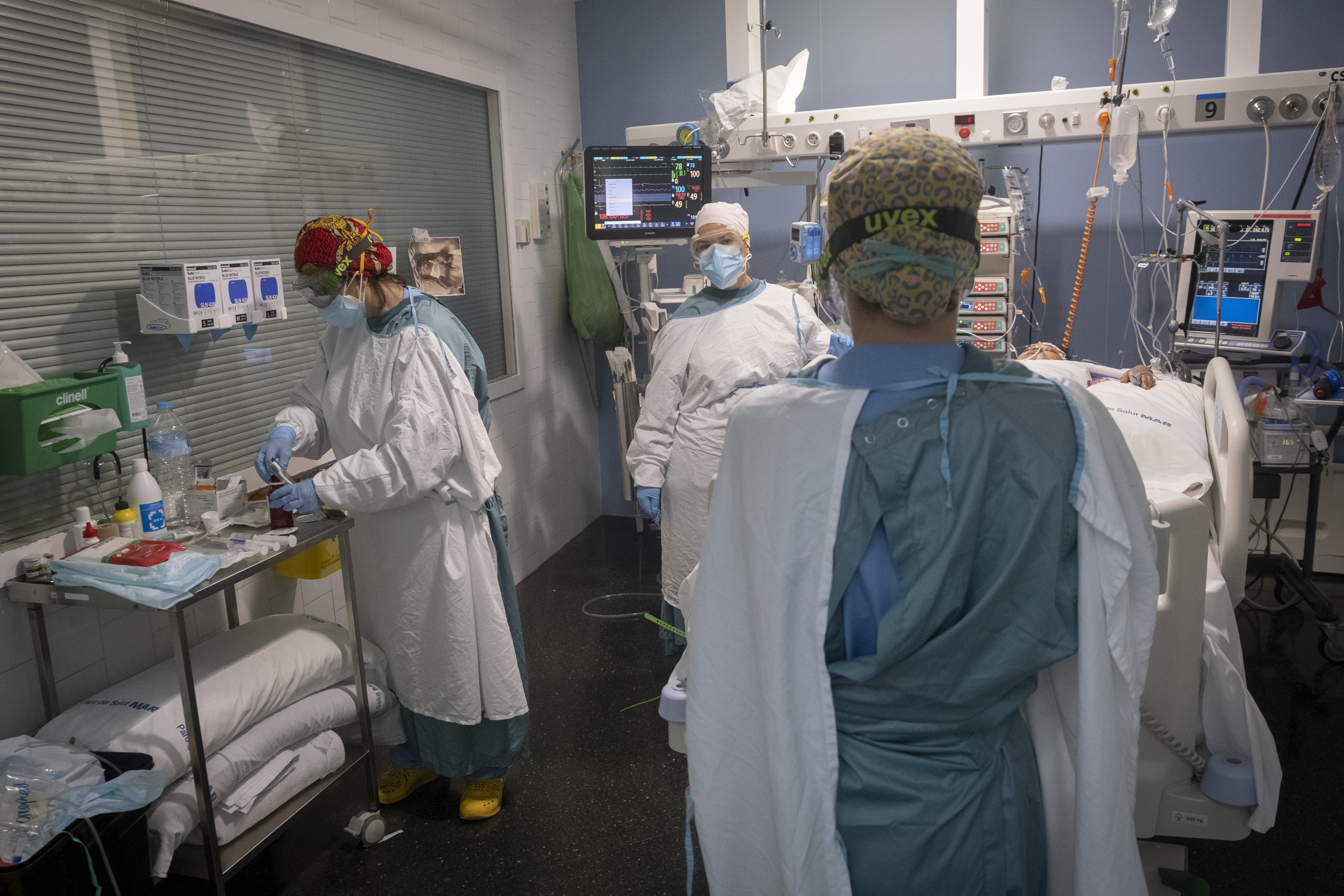 Los hospitales españoles abren el mes de junio con un descenso notorio de ingresados por covid