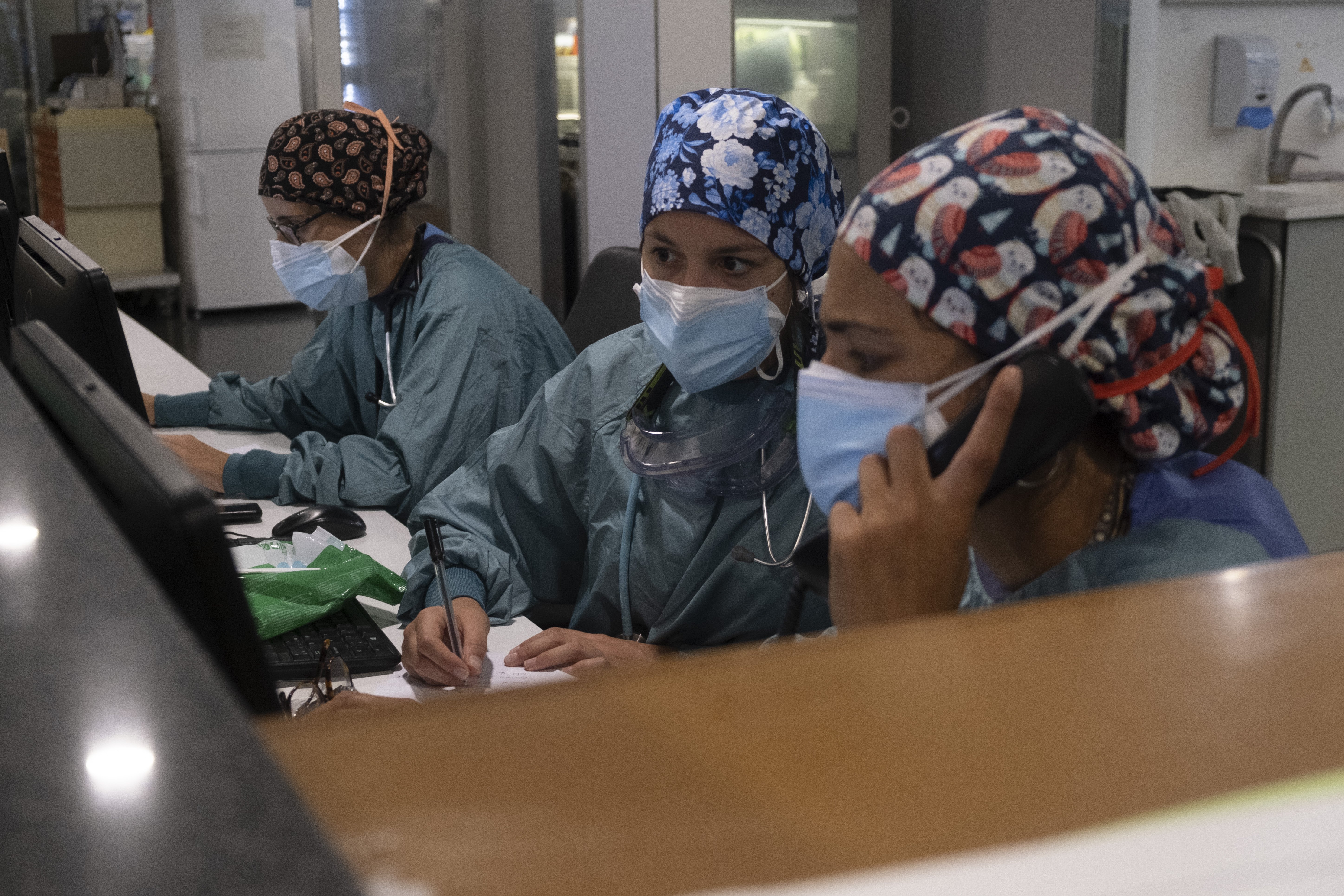 Covid | Es manté la tendència a la baixa, encara amb 410 pacients a les UCI