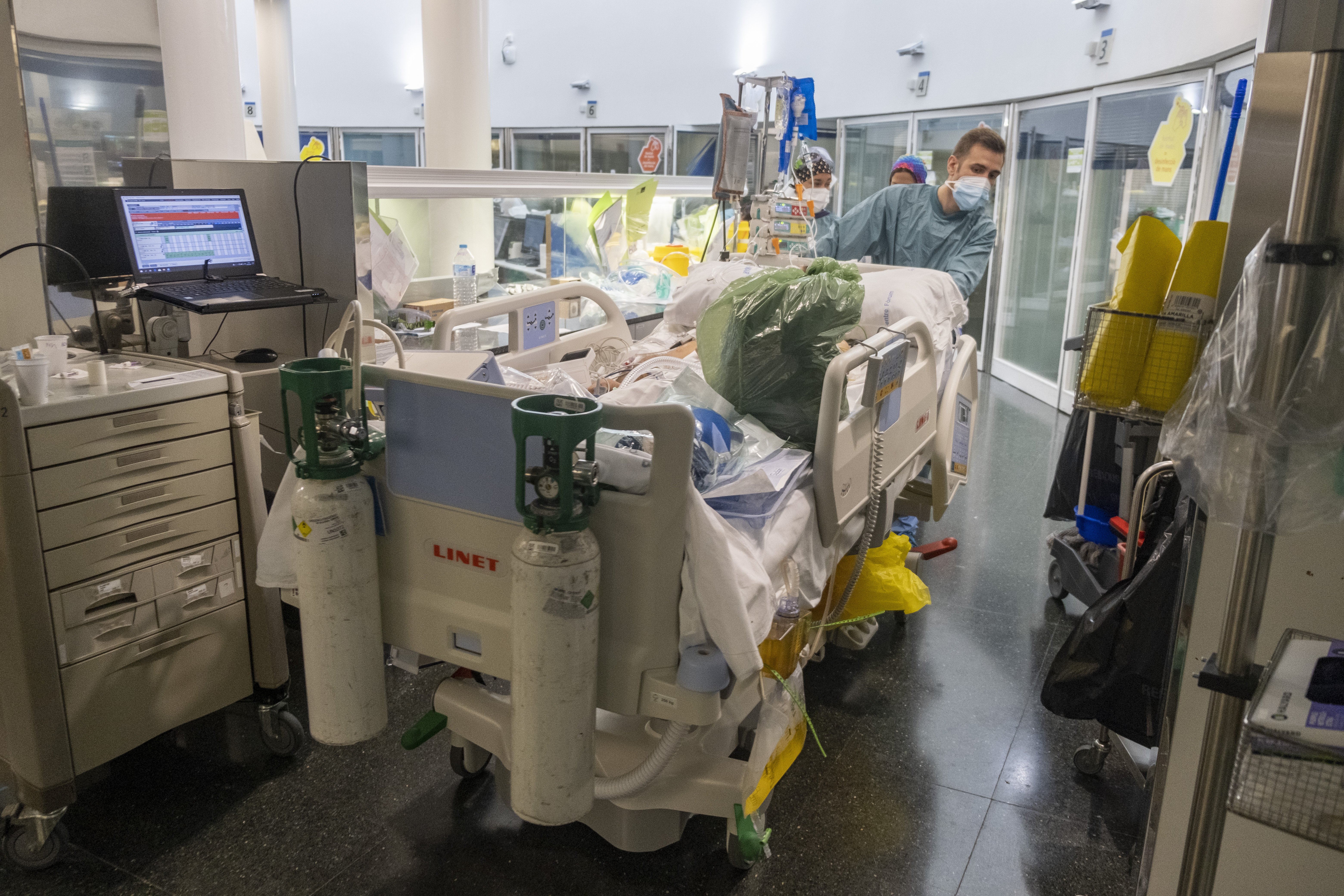 Covid | Descens de mig miler d'ingressats als hospitals espanyols en una setmana