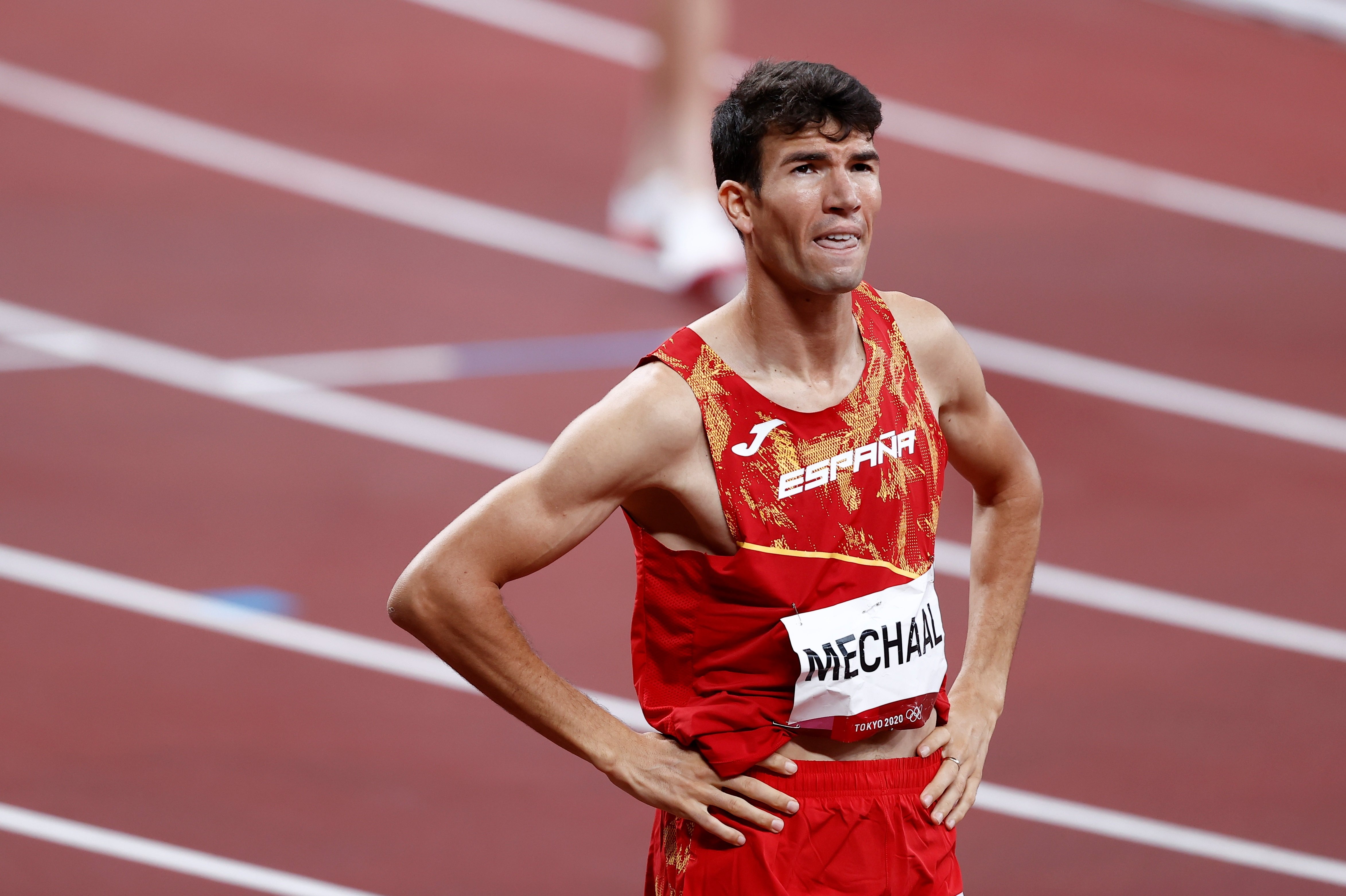 Catalan athlete Adel Mechaal thanks Girona Hospital for caring for his mother