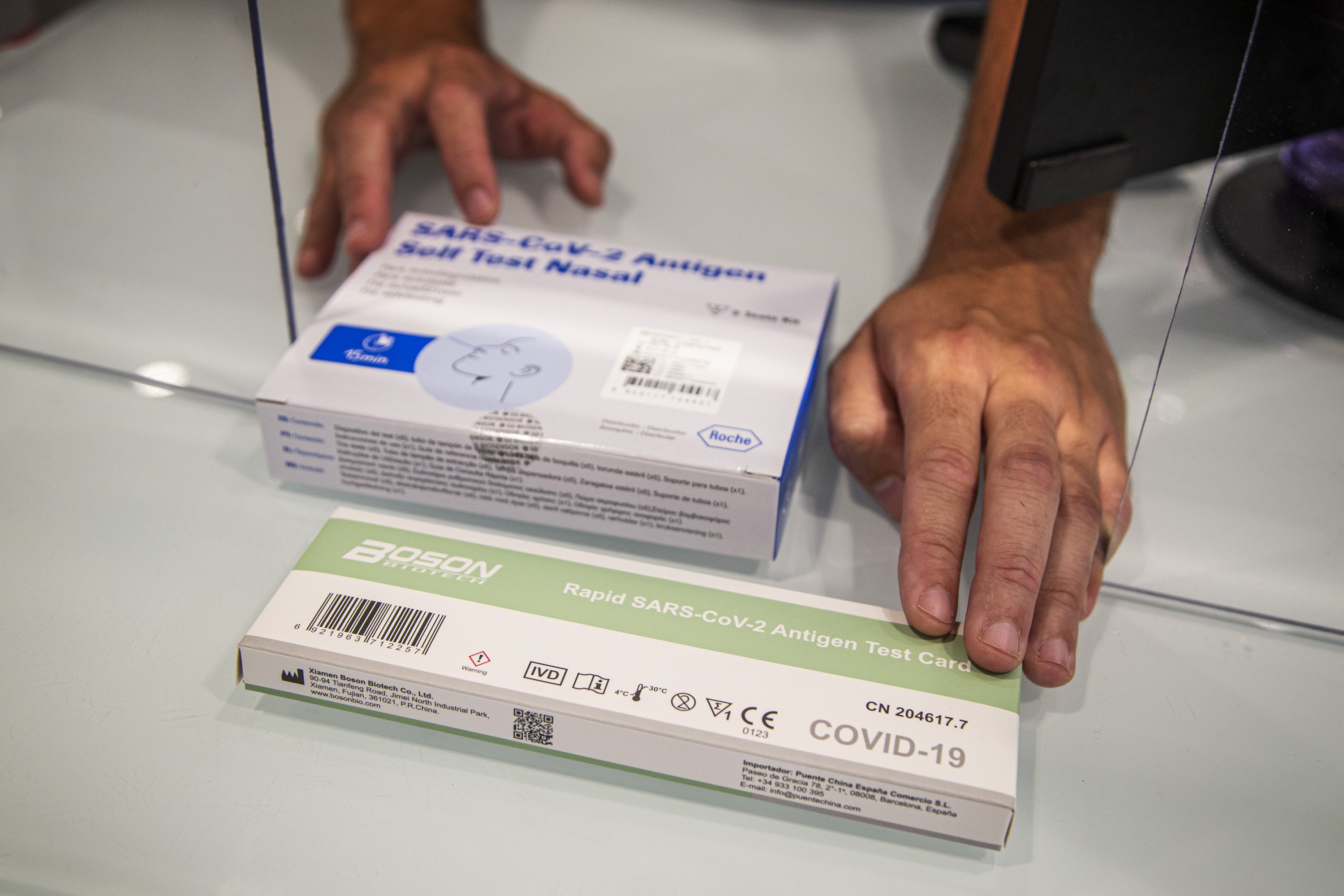 Les farmàcies ja han fet més de 2.000 tests d'antígens supervisats