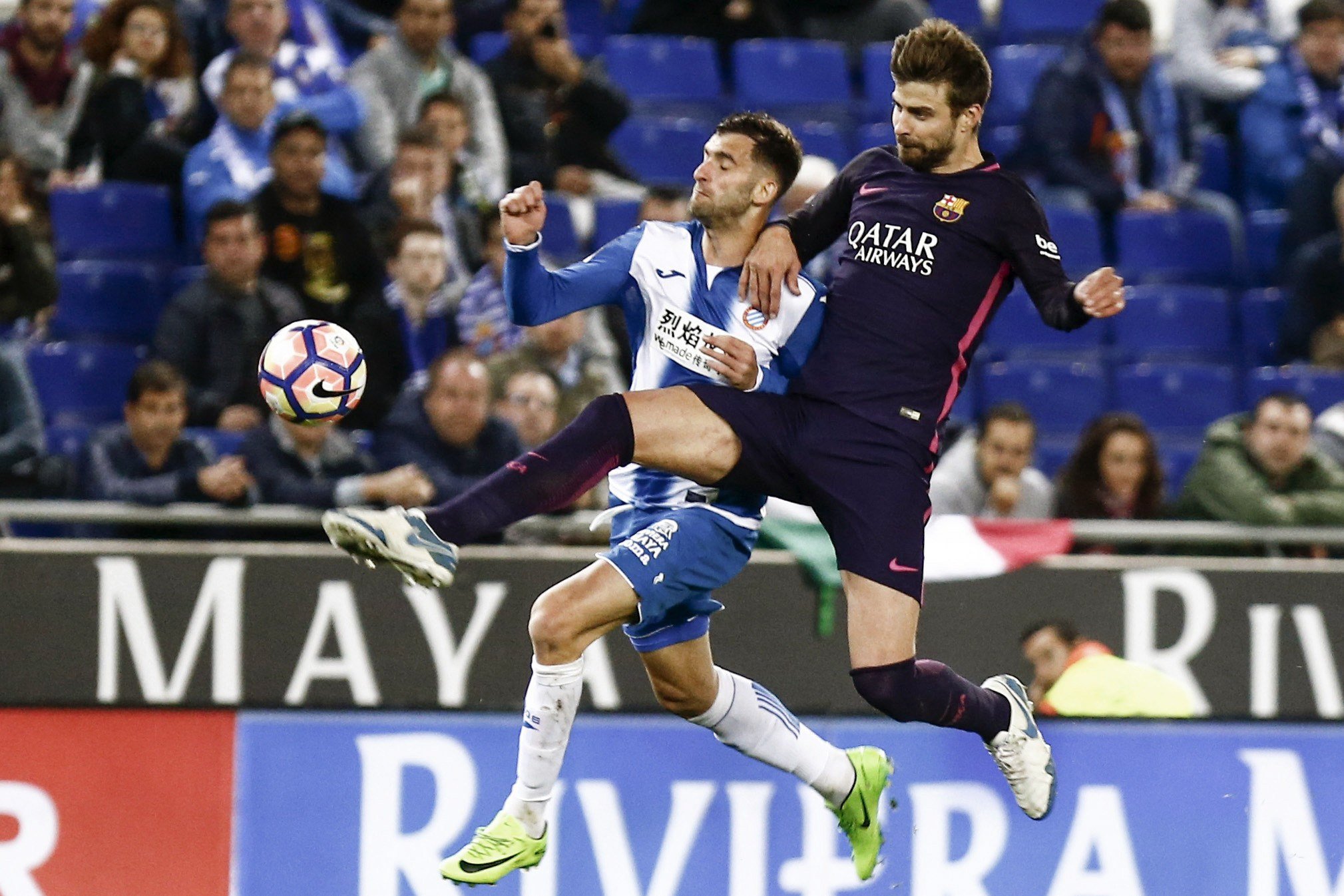 Piqué defiende a Shakira de los insultos del campo del Espanyol