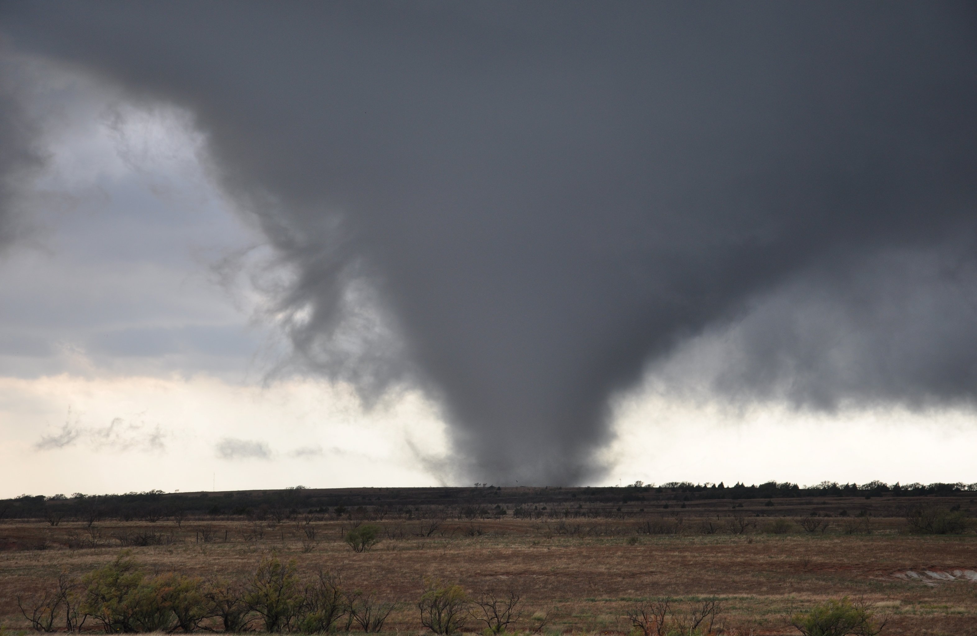 Los tornados dejan al menos siete muertos y 55 heridos a su paso por el centro de los Estados Unidos