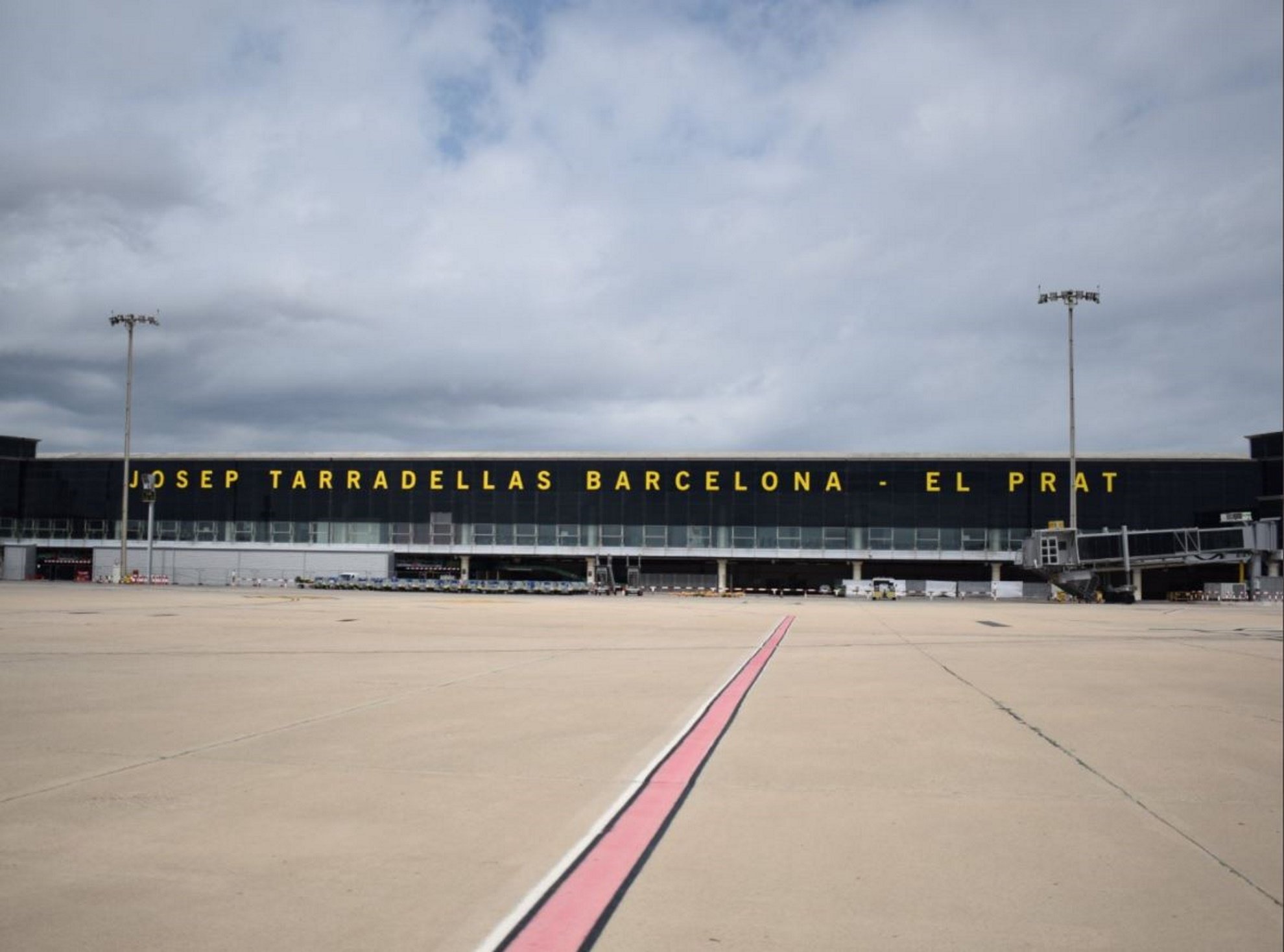 Spanish government suspends Barcelona airport expansion