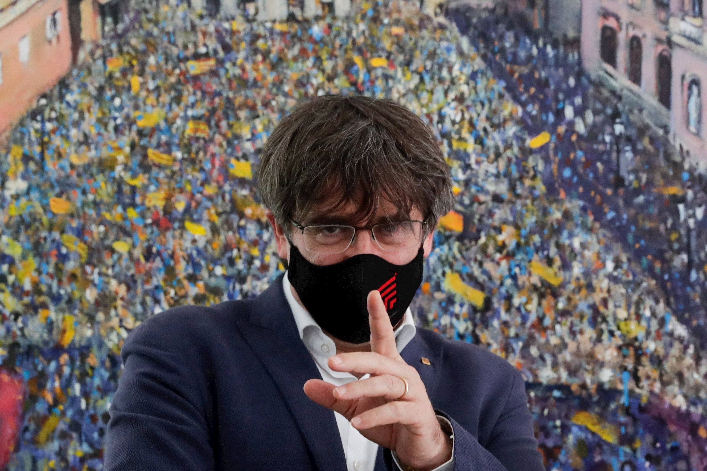 Puigdemont contraprograma la taula de diàleg: denunciarà la repressió a París