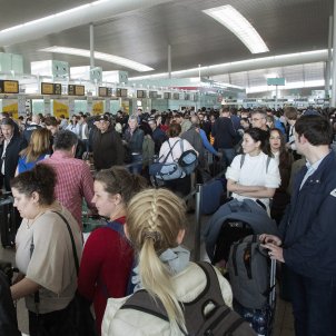 La Policia Nacional crea un caos sense precedents a l'aeroport de Barcelona