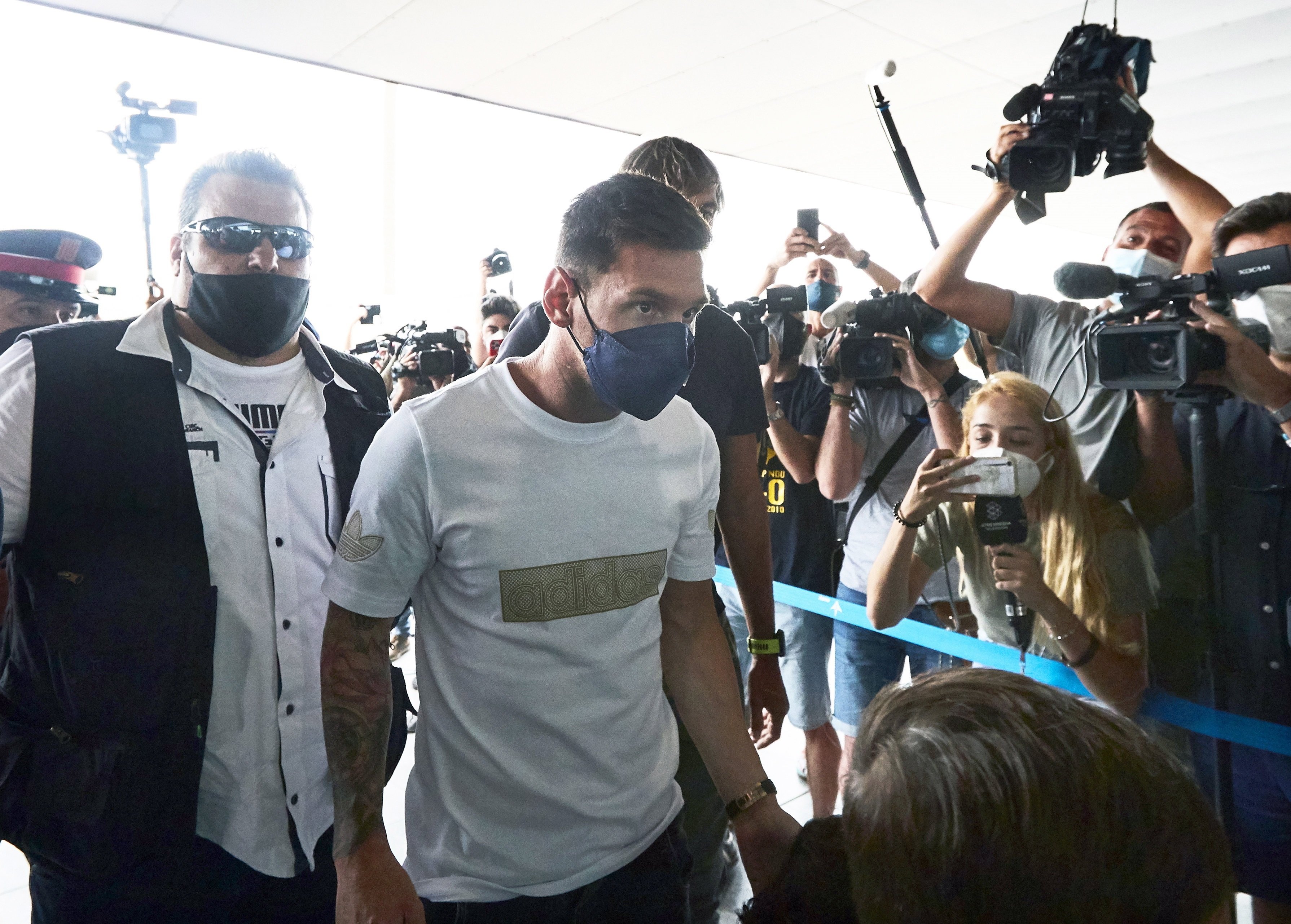 Dolorosa primera imatge de Messi com a nou jugador del PSG: els culers ploren