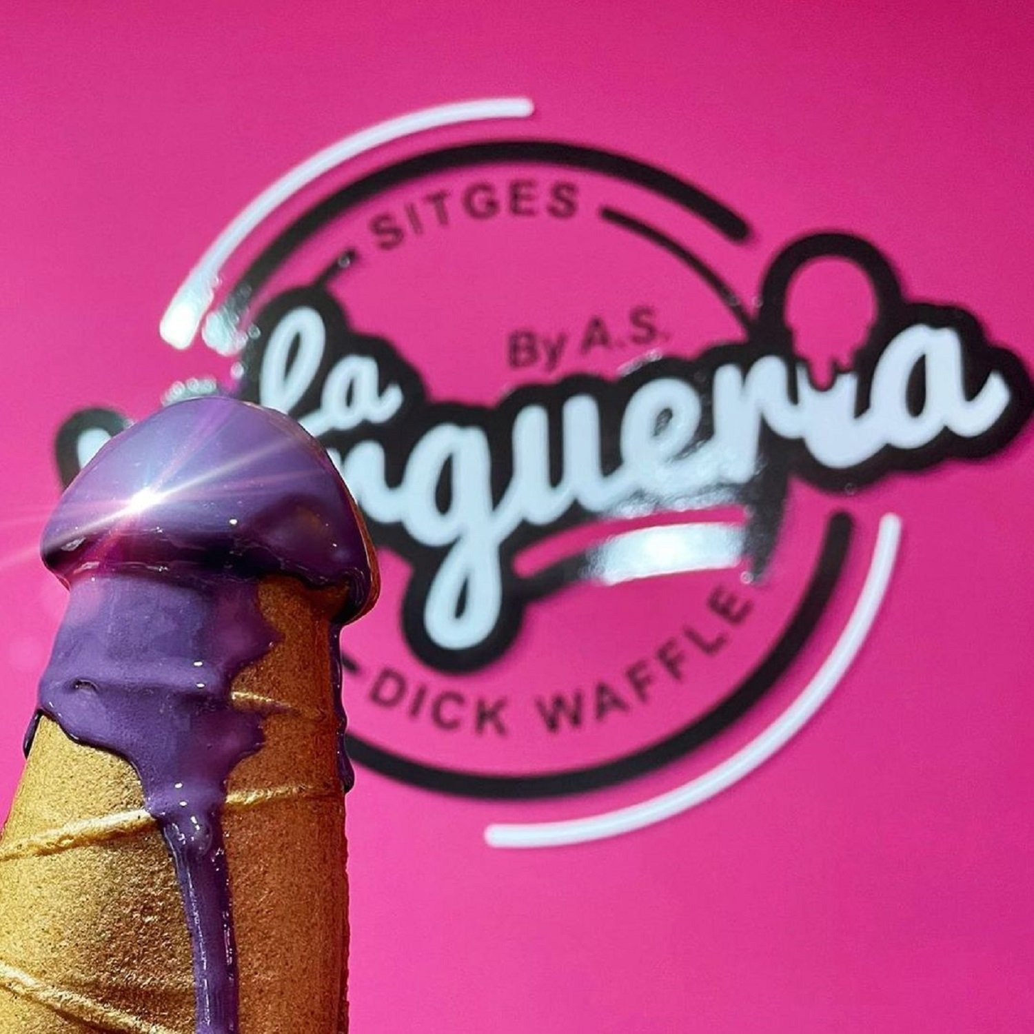 Sitges prohibeix decorar amb penis una botiga de "vergofres"