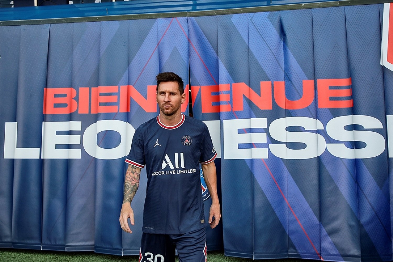 Leo Messi llegando al césped del Parque de los Príncipes / PSG