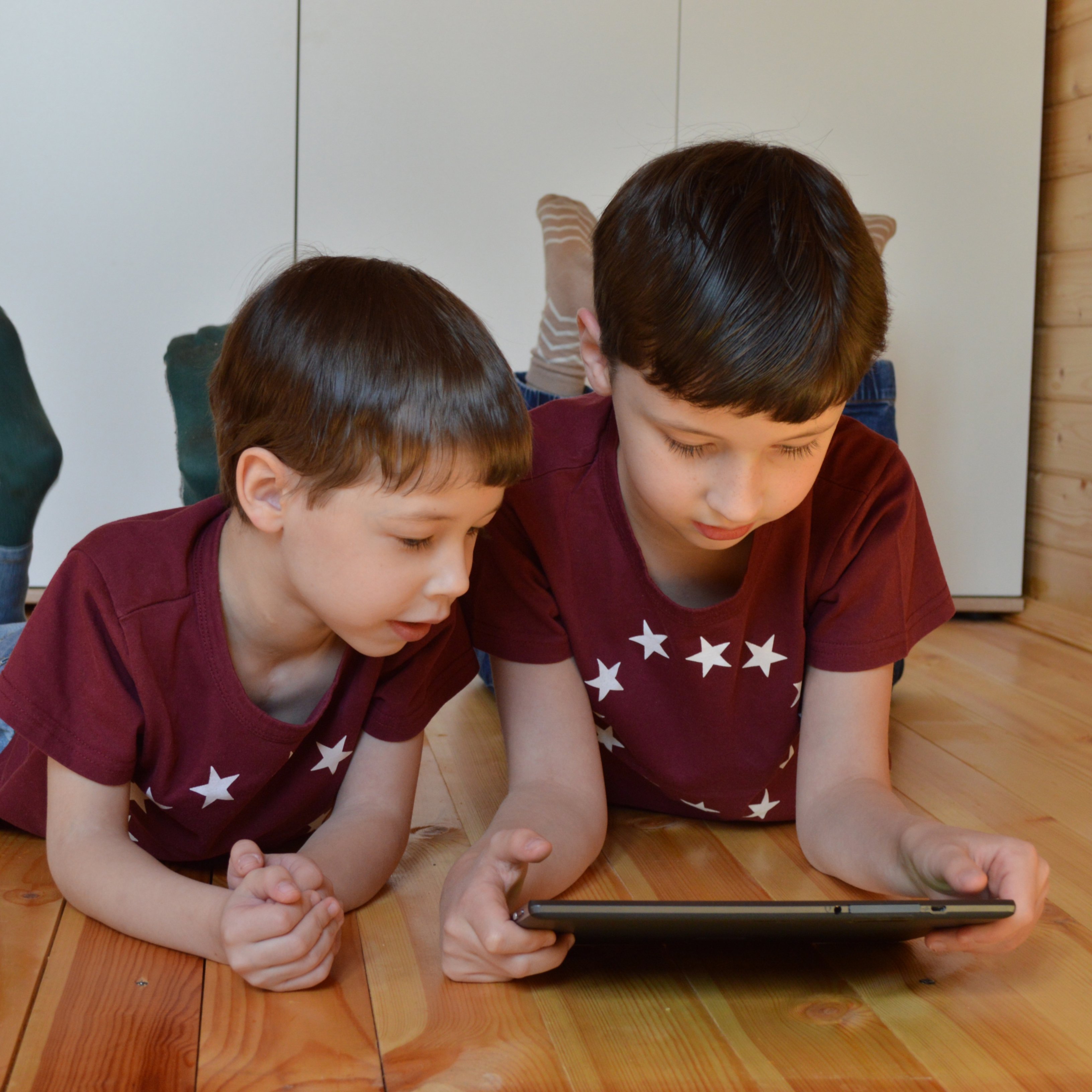 El ejercicio protege así de la obesidad por el uso de las pantallas en niños