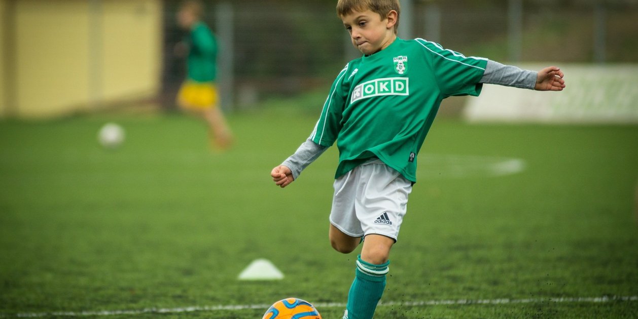Niño fútbol