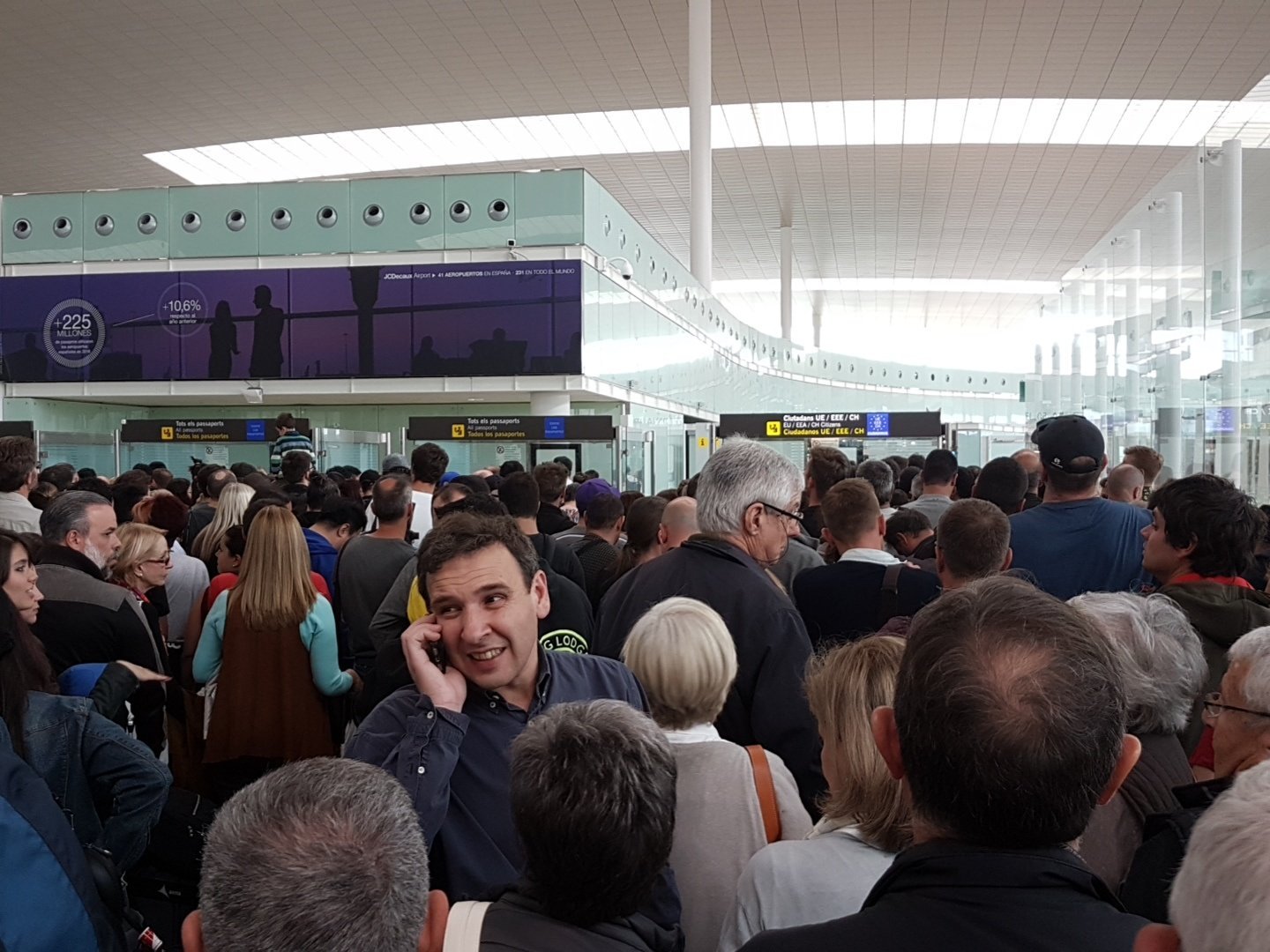 La Policia espanyola traslladarà 30 agents de Cornellà a l'aeroport per evitar aglomeracions