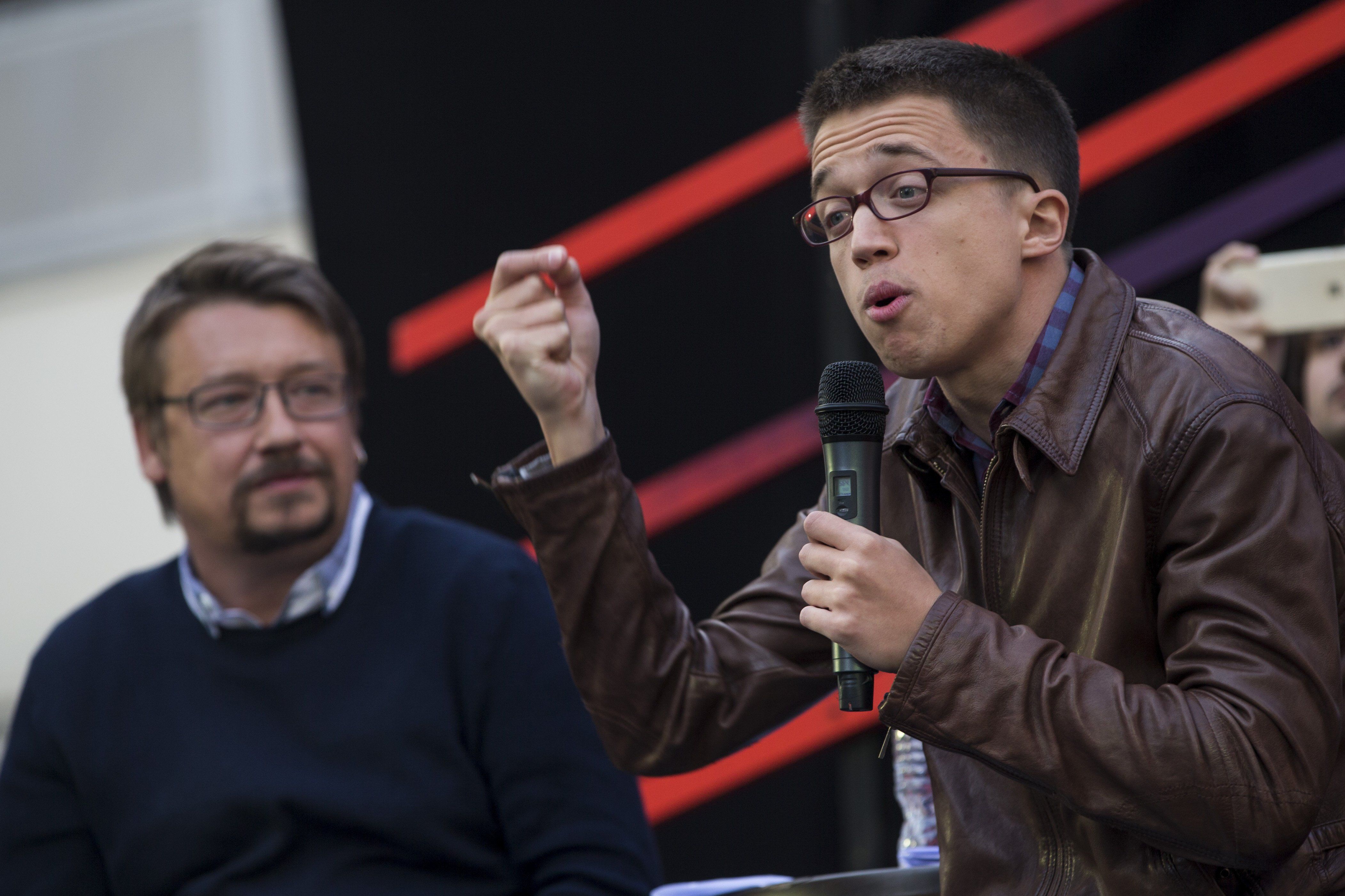 Encuesta: En Comú Podem arrasa y C's supera a CDC