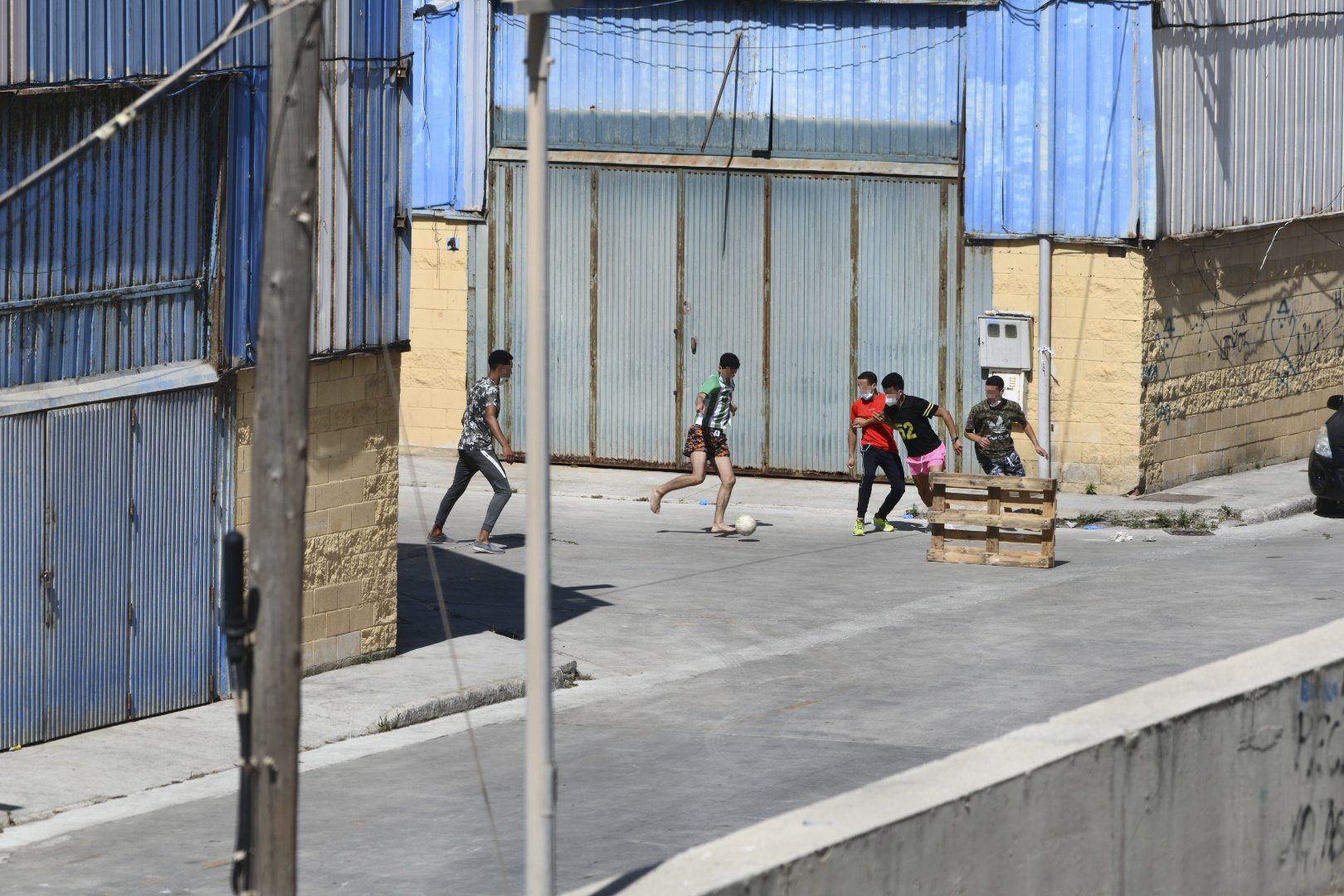 El Gobierno ordena devolver a 800 menores que entraron en Ceuta en mayo