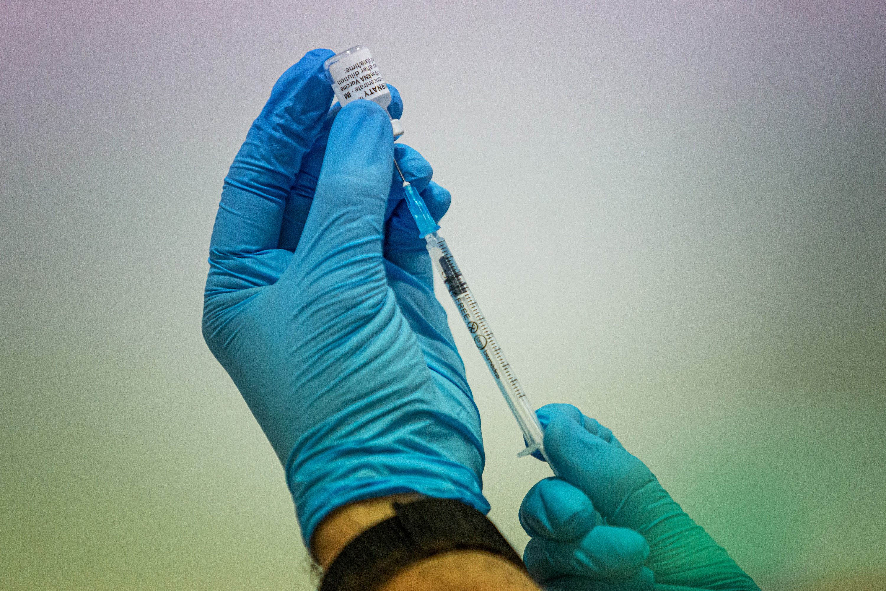 Covid | La vacuna reduce la mortalidad entre usuarios de residencias en un 90%
