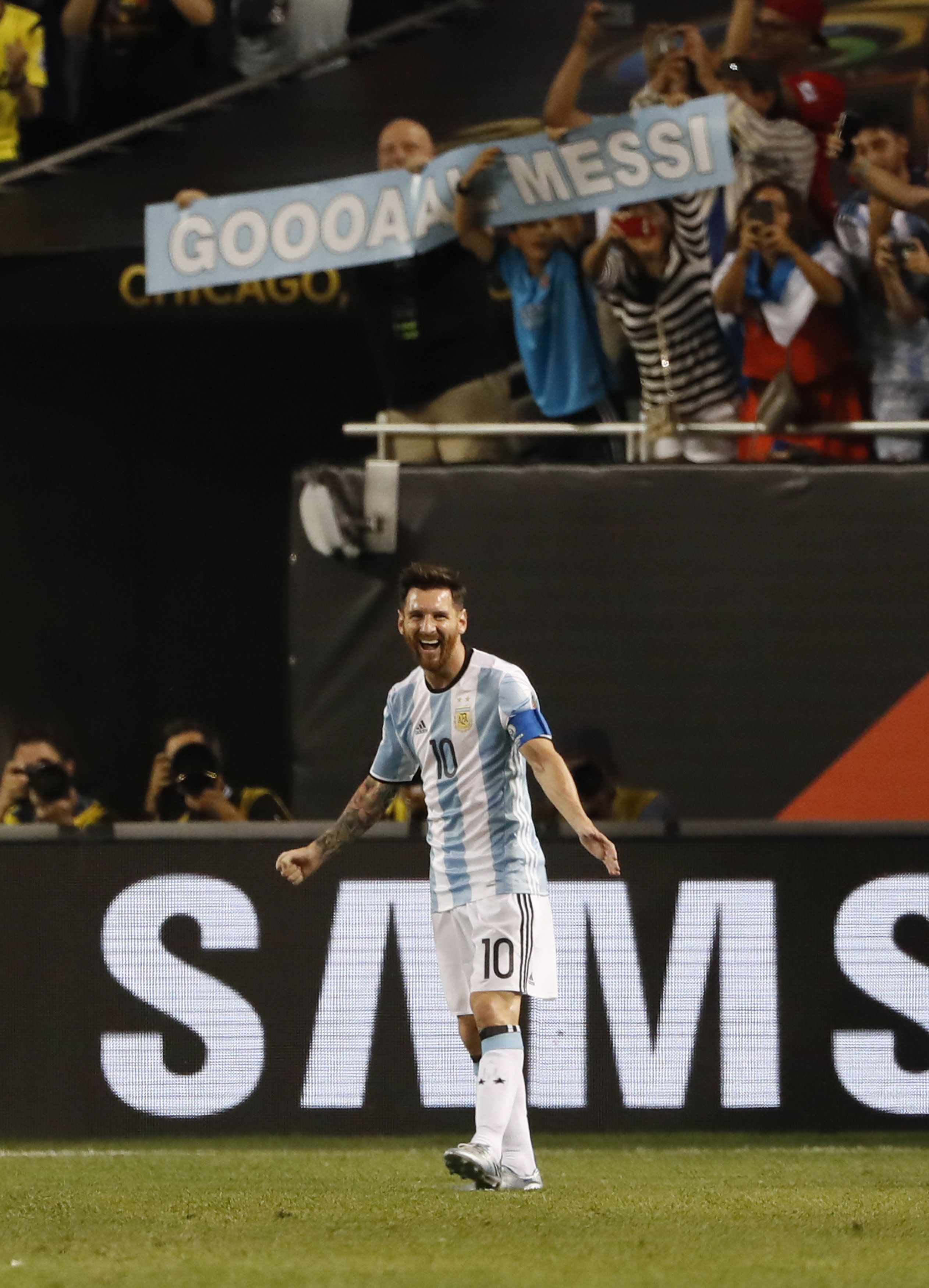 Messi lidera Argentina con treinta minutos y un hat-trick (5-0)