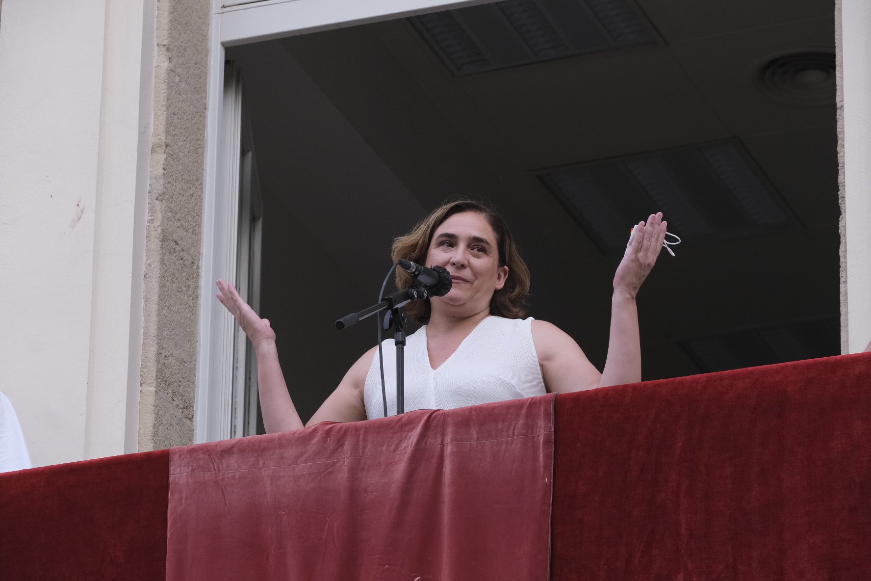 Esbroncada a Colau a la Festa Major de Gràcia