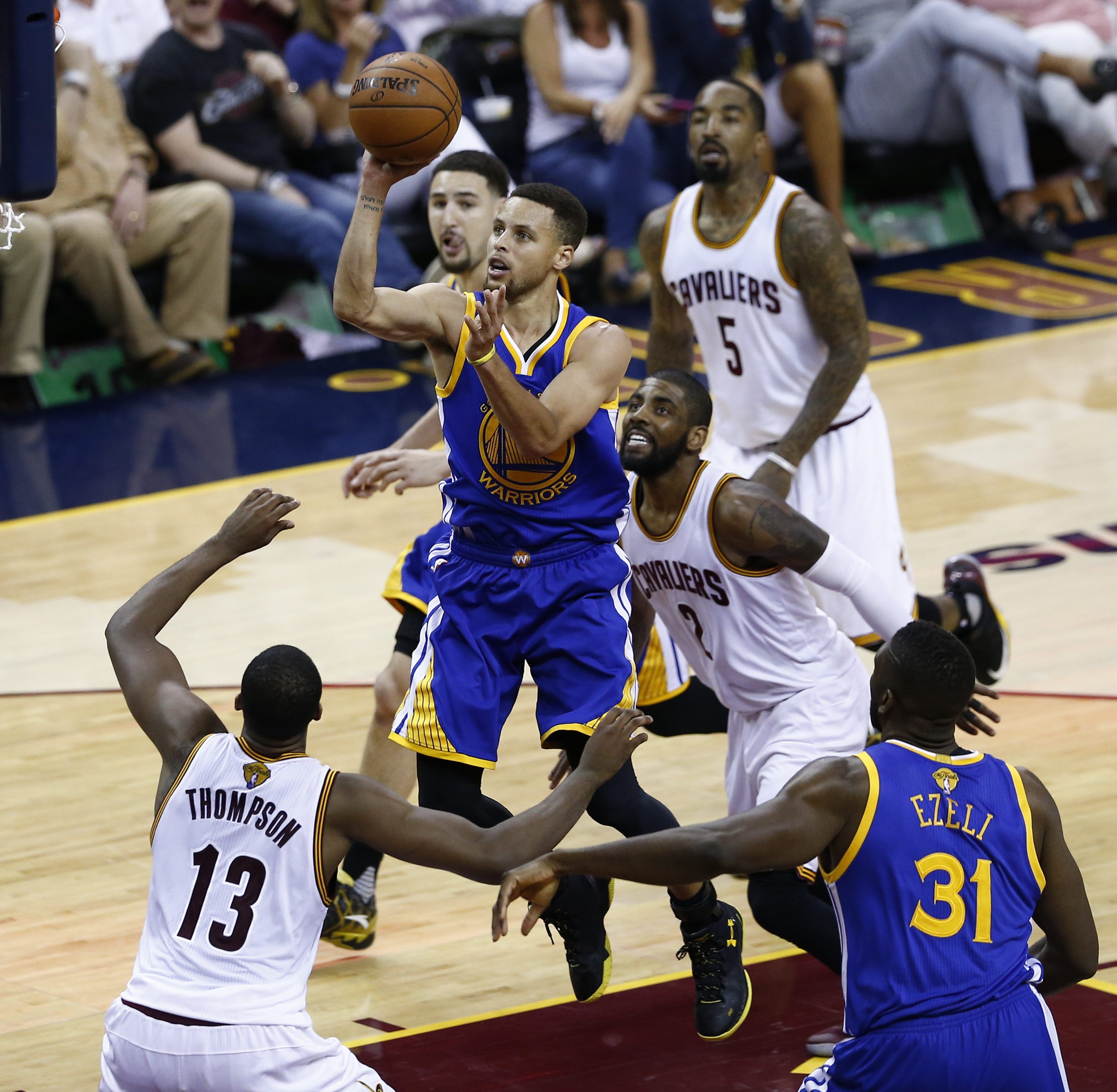 Curry s'apropa a l'anell de l'NBA (97-108)