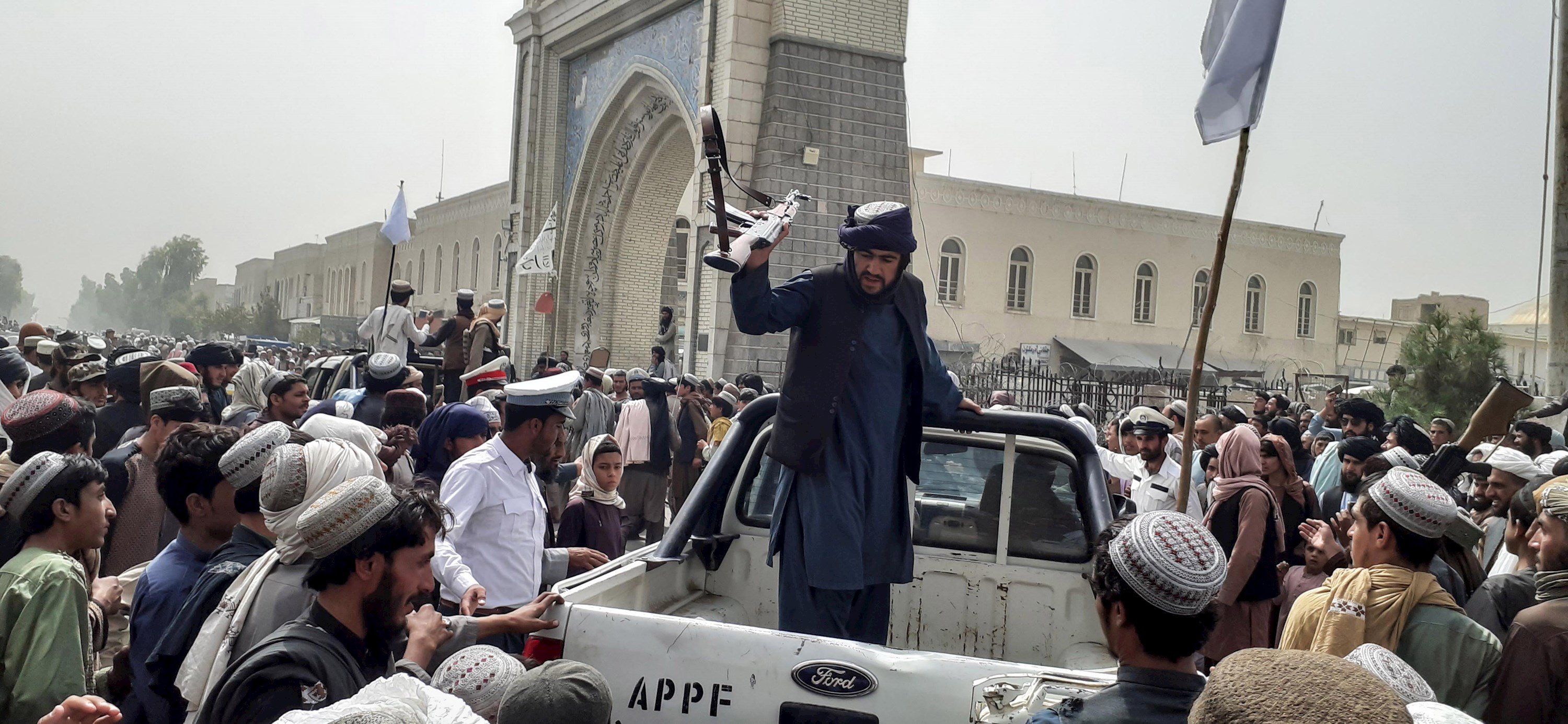 Portadas de pareado fácil: Afganistán ya es talibán