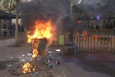 Destrosses al centre de Barcelona en la manifestació anticapitalista