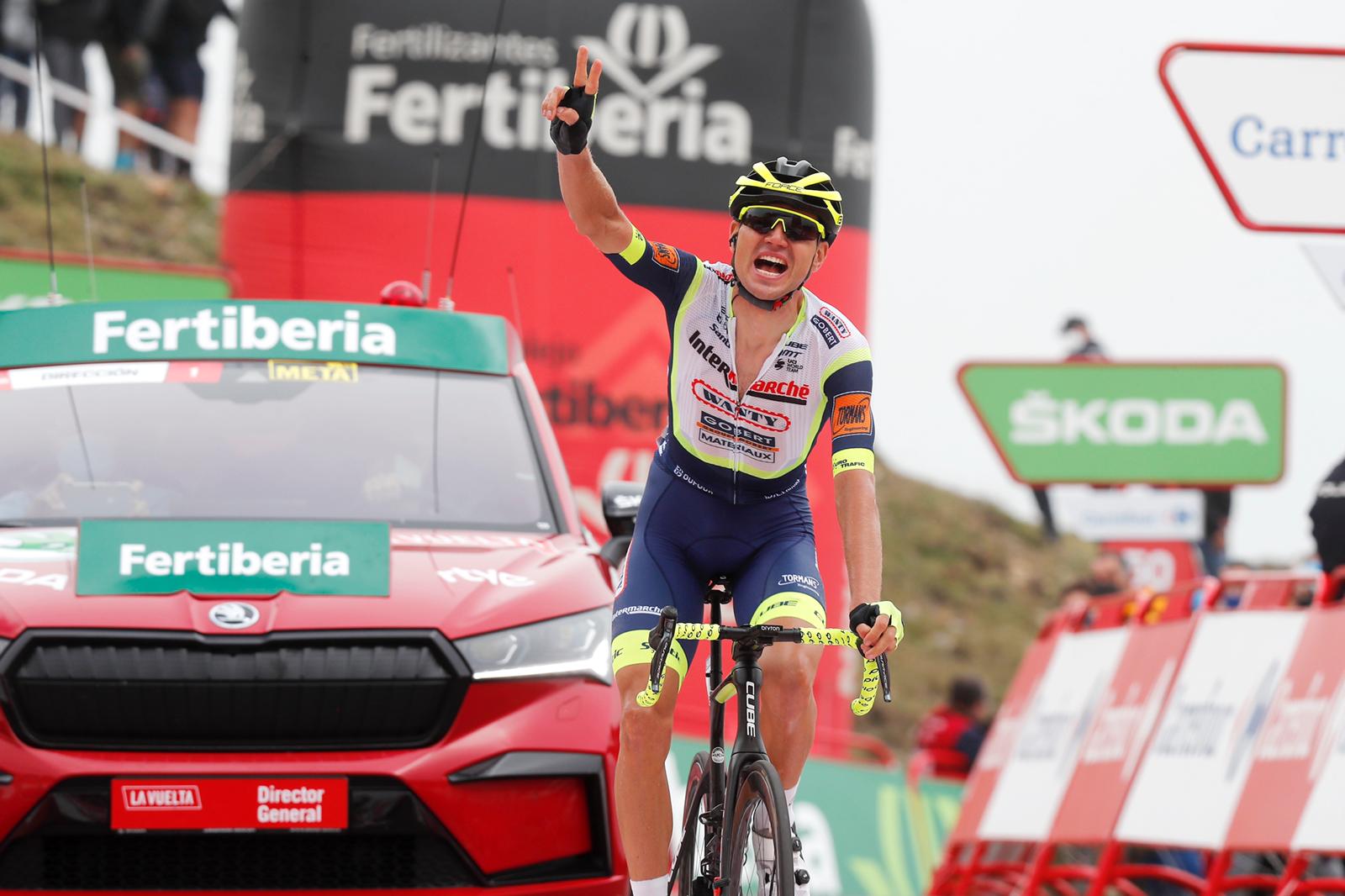 Taaramae sorprende y lidera La Vuelta mientras el campeón olímpico se hunde