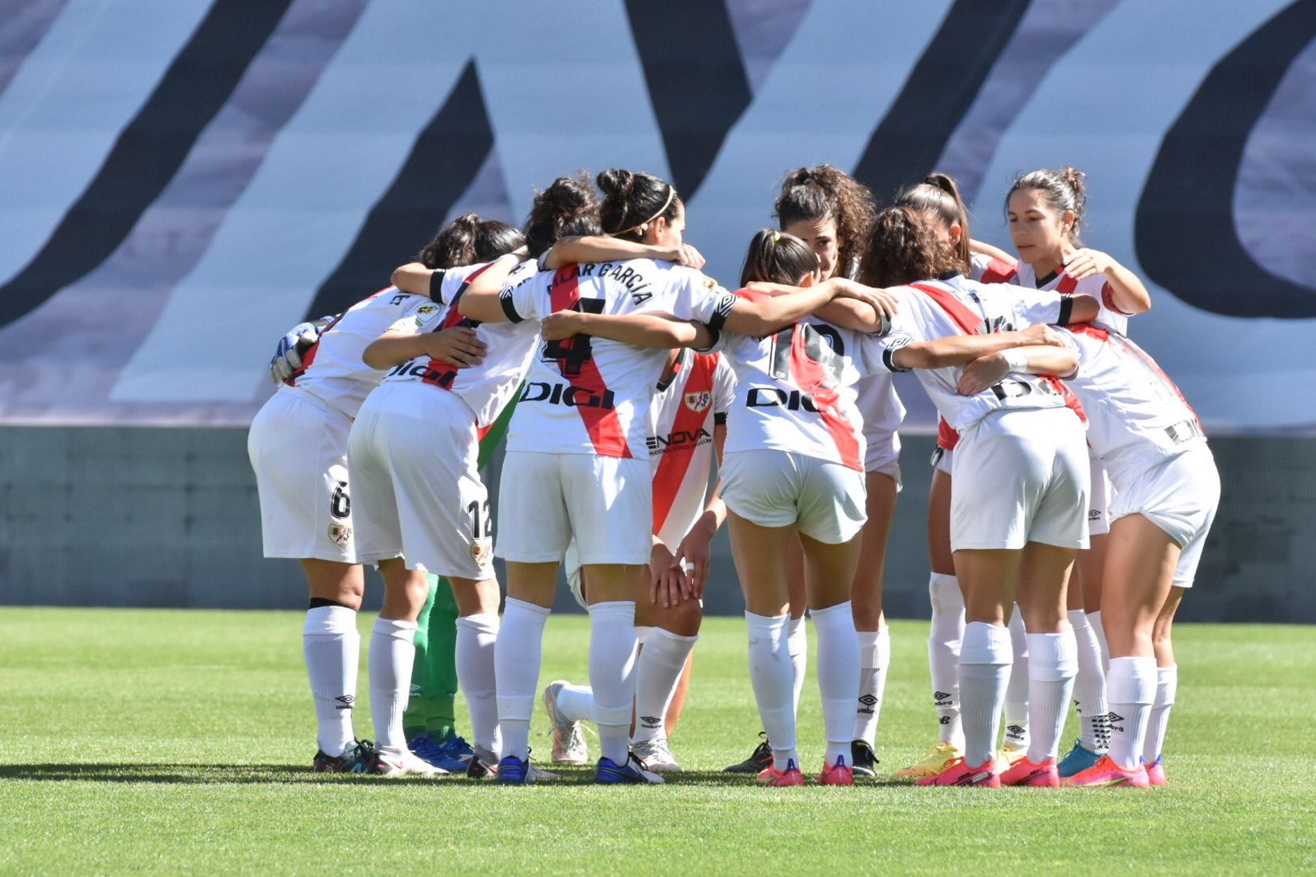 Las jugadoras del Rayo dejan de entrenar para denunciar el trato de su club