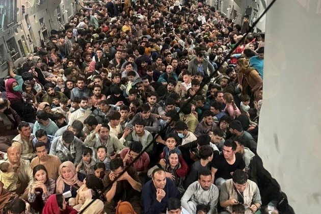afganistan aeropuerto talibanes afganeses refugiados vuelo americano efe