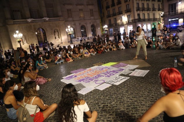 concentracion derechos mujeres afganistan barcelona montse giralt concentracion derechos mujeres afganistan barcelona montse giralt
