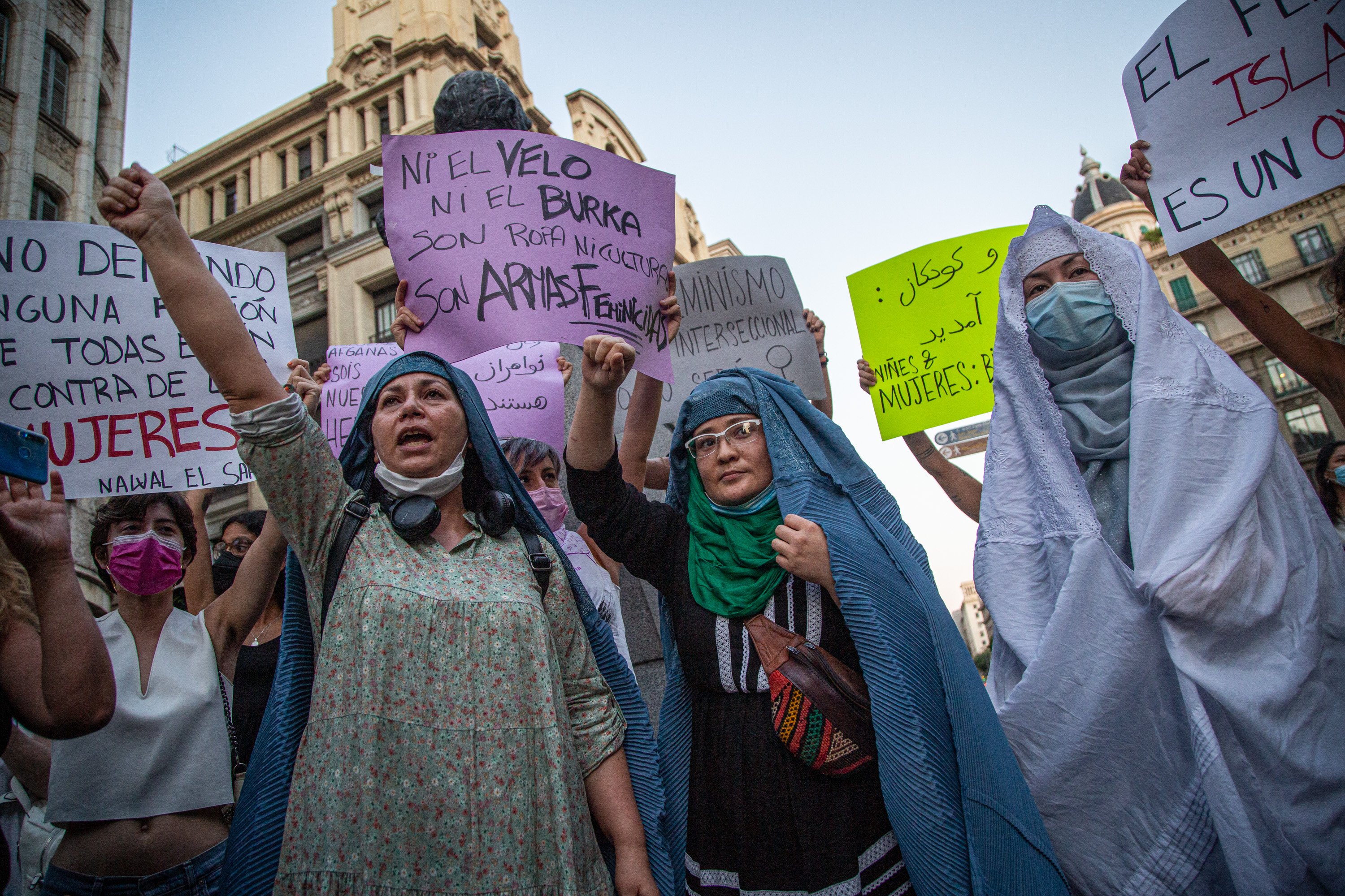 Concentración en Barcelona para exigir la protección de las mujeres afganas