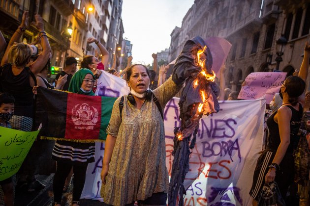 manifestacion derechos mujeres afganas barcelona montse giralt retocadas