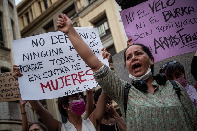 manifestacion derechos mujeres afganas barcelona montse giralt retocadas