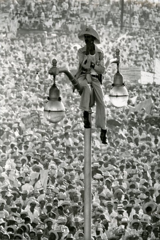 10. Alberto KORDA, El Quijote de la farola, Plaza de la Revolución, la Habana, Cuba 1959, © ADAGP, País, 2017