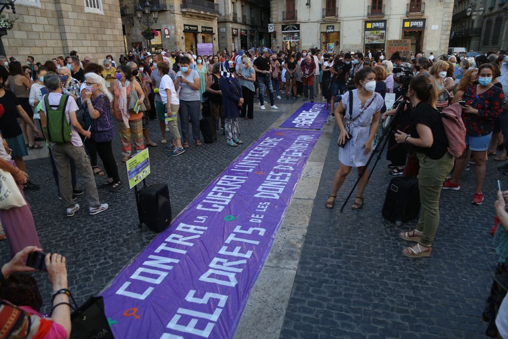 concentración apoyo mujeres afganas plaça sant jaume - montse giralt