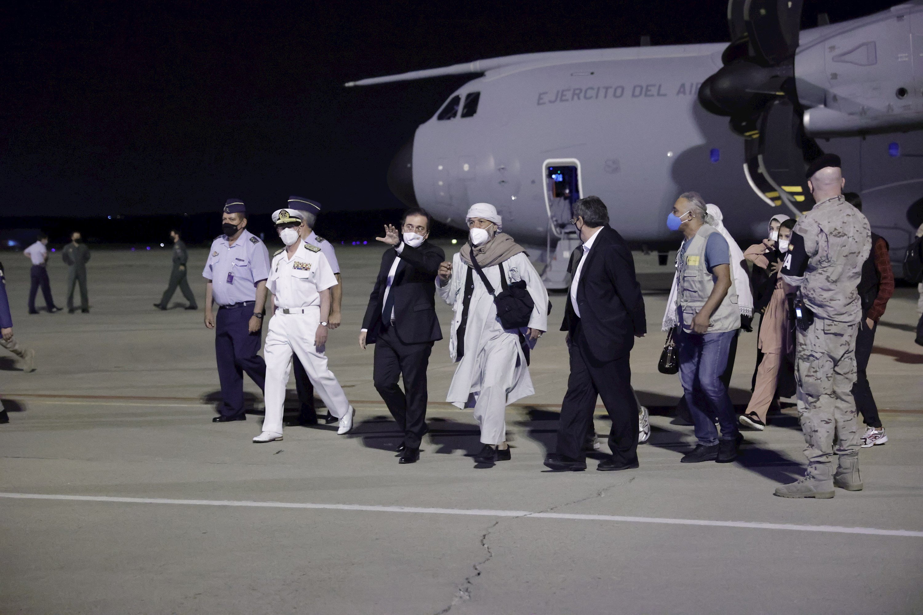 Aterriza en Madrid el primer avión con españoles y colaboradores afganos