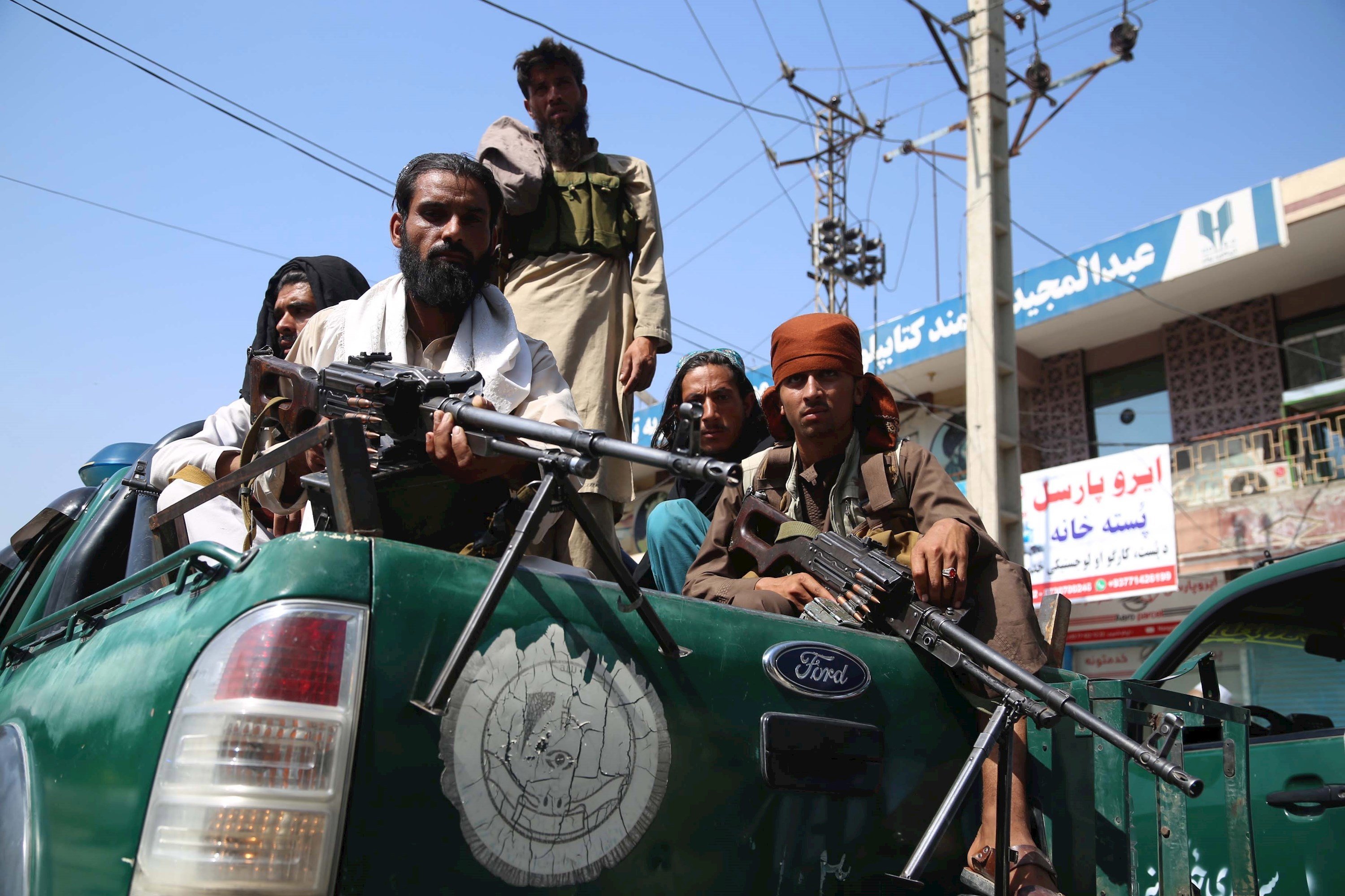 Els talibans reprimeixen les primeres protestes civils