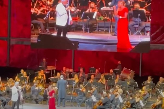 Plácido Domingo y Marta Sánchez himno Youtube