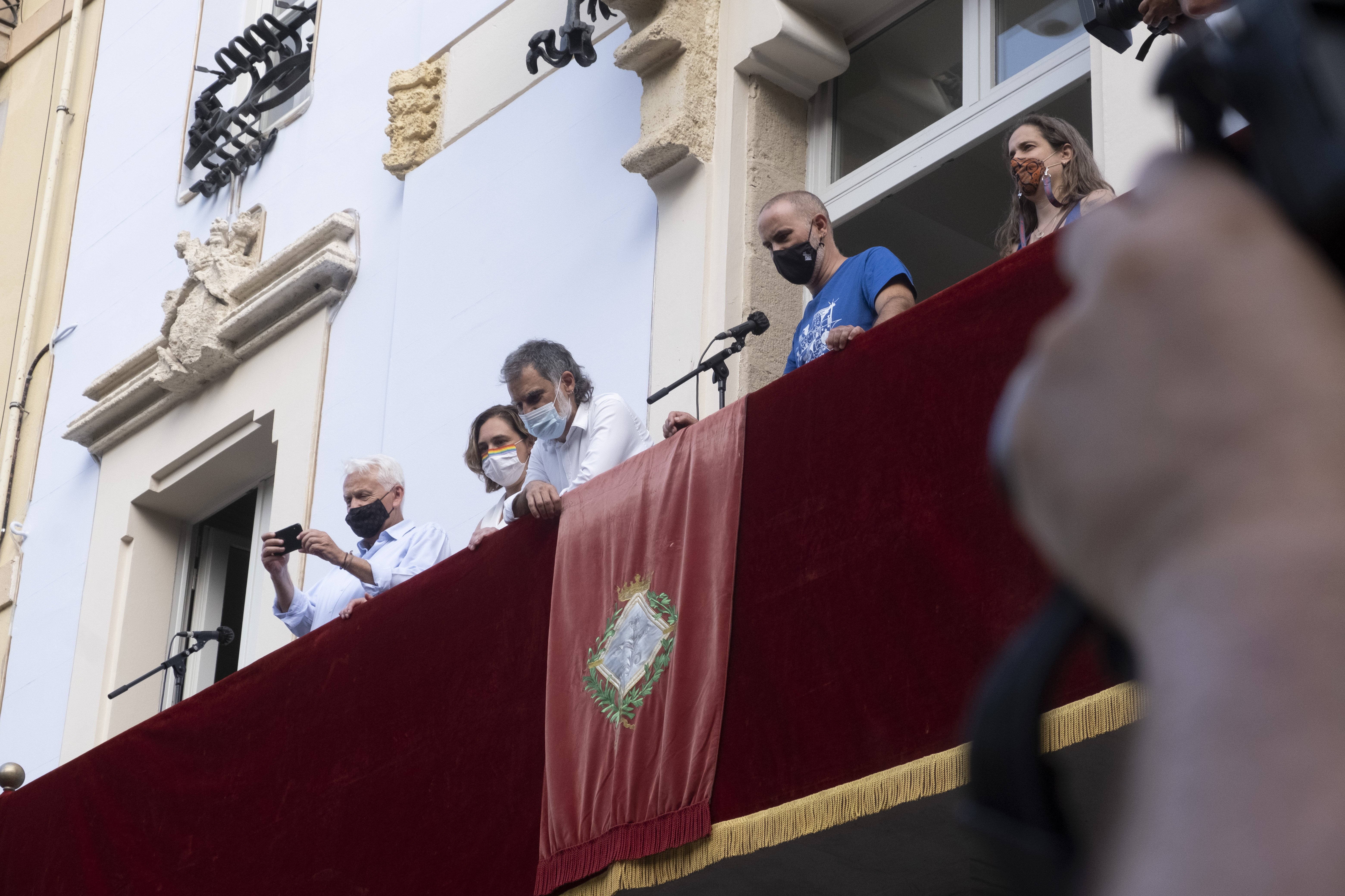 La prèvia a l’esbroncada a Colau: xiulada a Badia per deixar esplais sense local