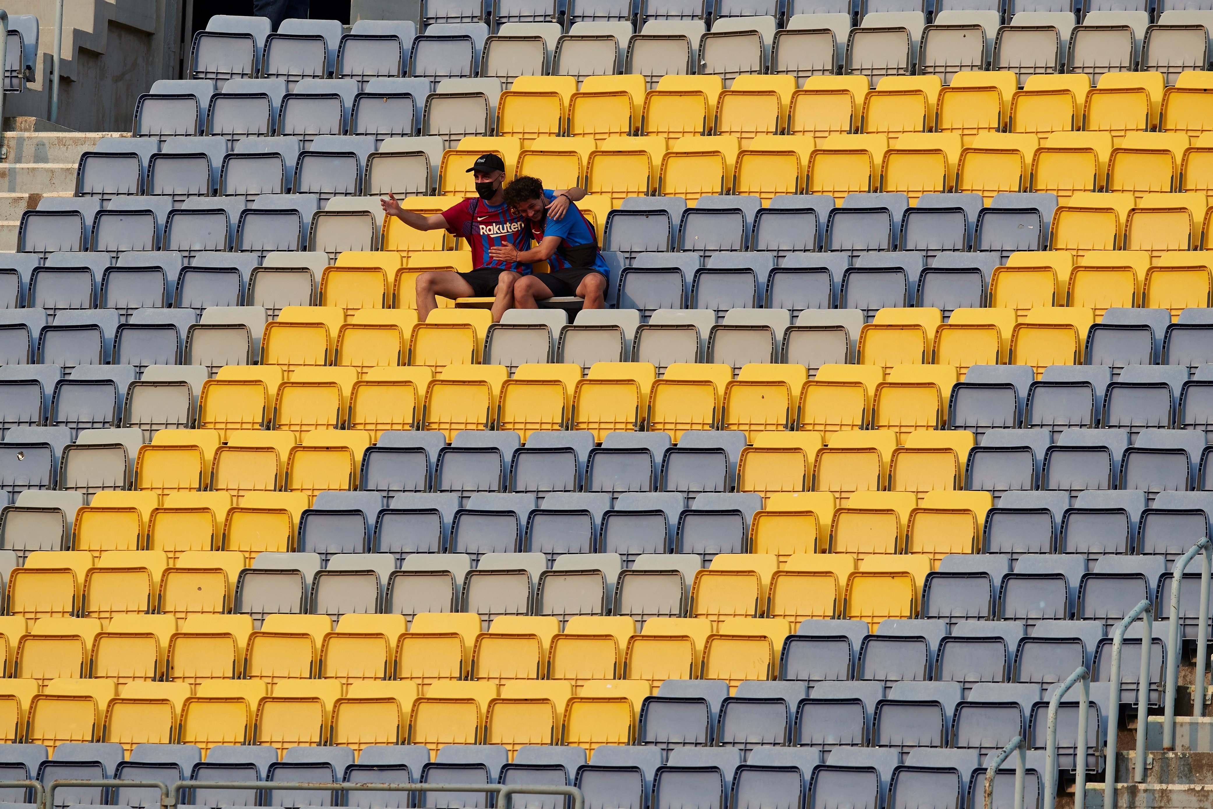 La excedencia de 26.238 socios abonados al Camp Nou agrava la crisis del Barça