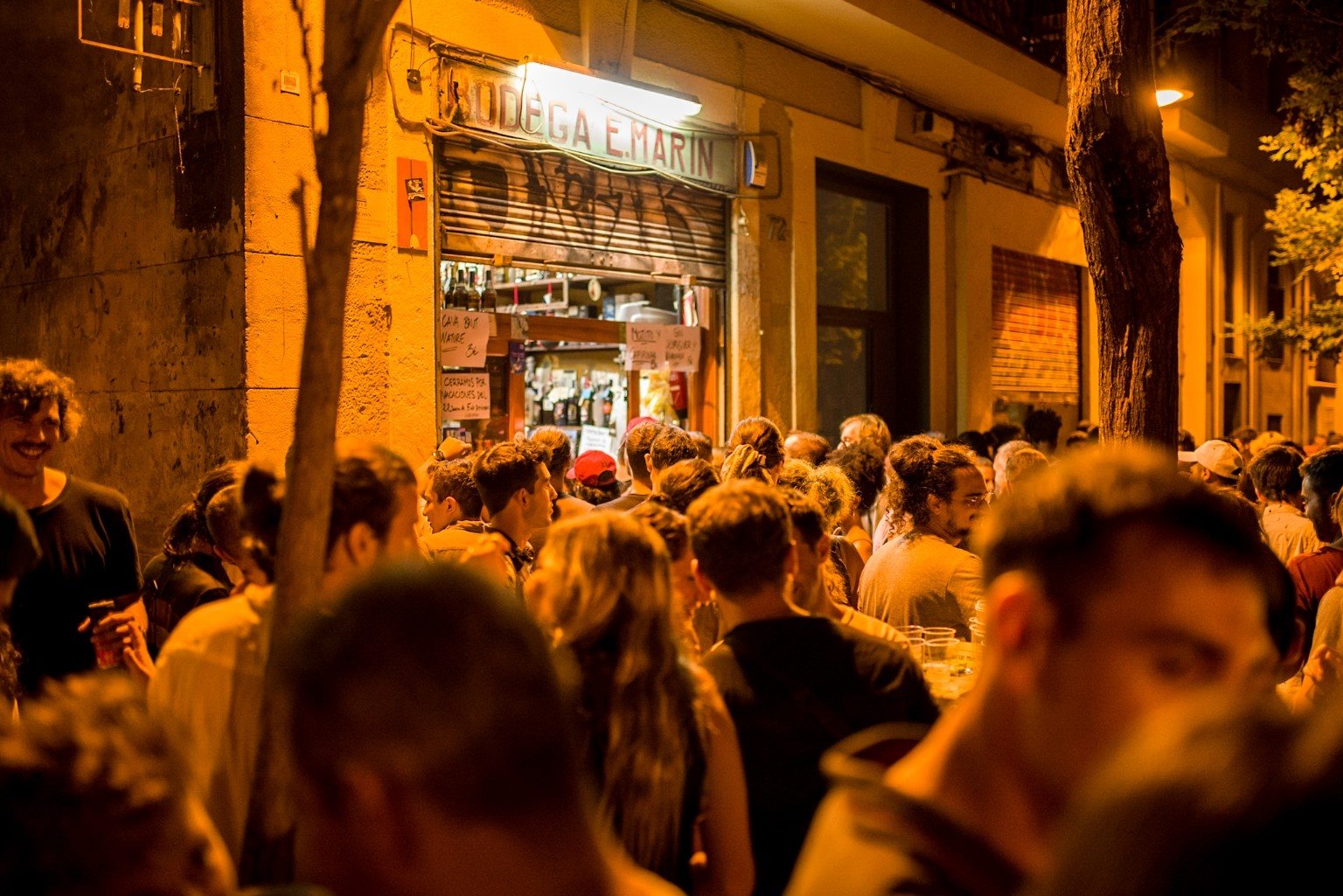 Primera noche sin toque de queda en Barcelona: aglomeraciones sin control
