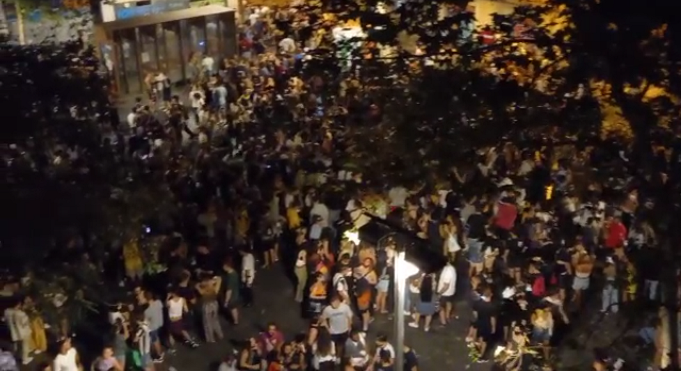 Indignació a Gràcia pel desgavell a la nit
