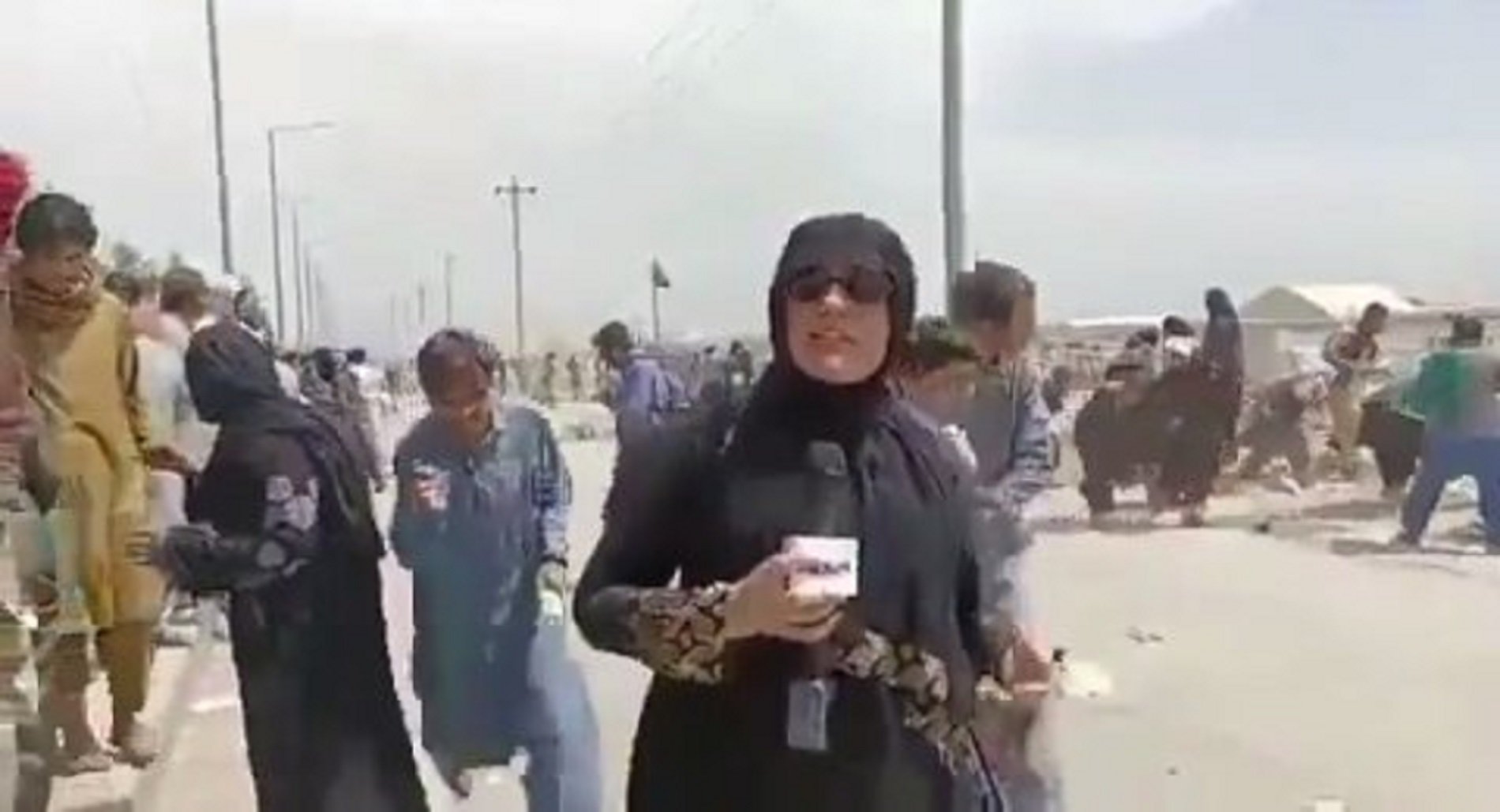 Espectacular sang freda d'una periodista a Kabul enmig d'un tiroteig talibà