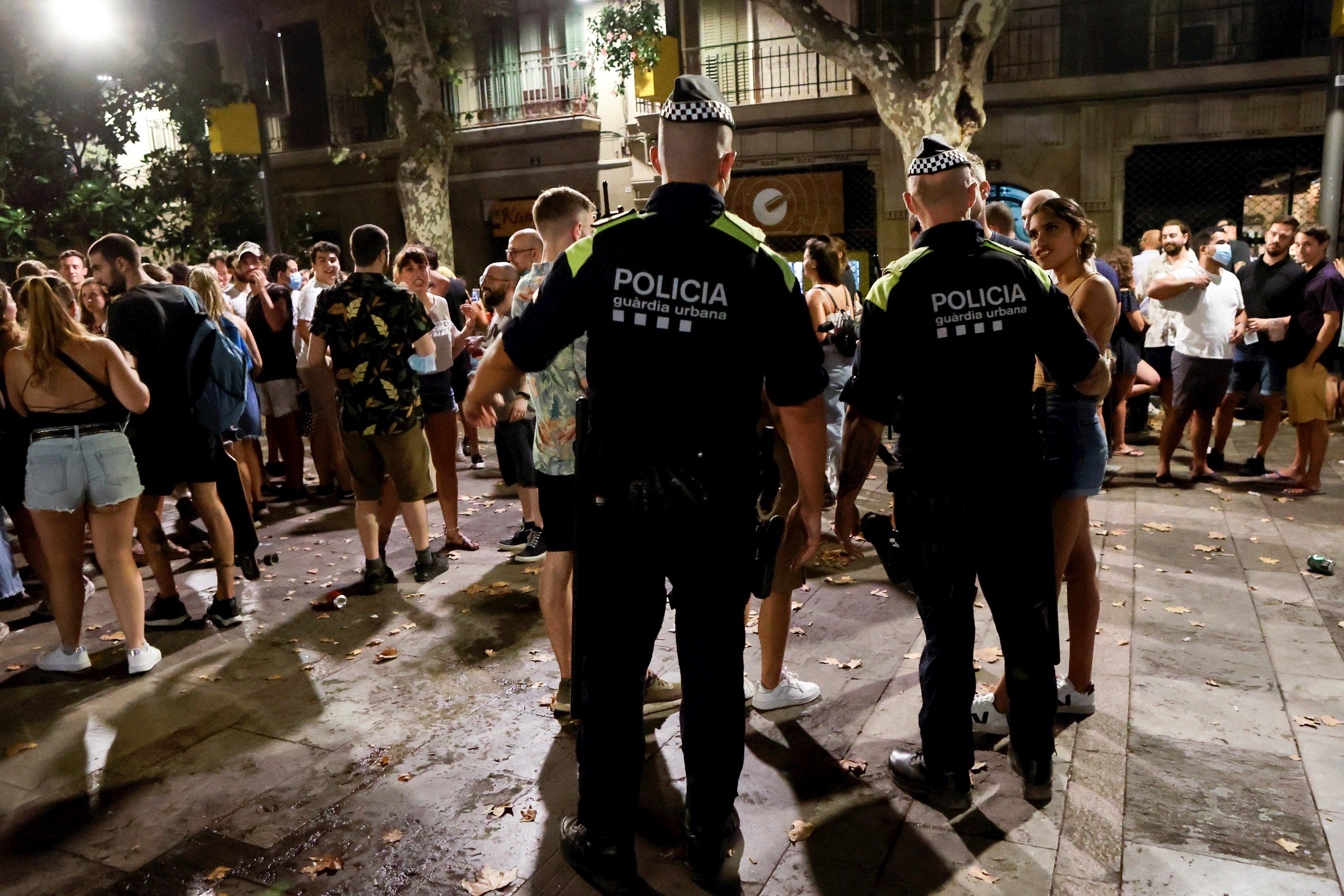 Irritación en Gràcia por el descontrol nocturno: "Esto no lo había vivido nunca"