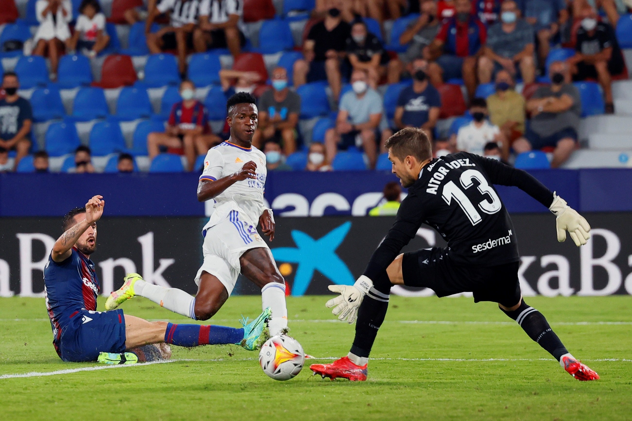 Madrid y Levante protagonizan un partido loco que acaba en tablas (3-3)