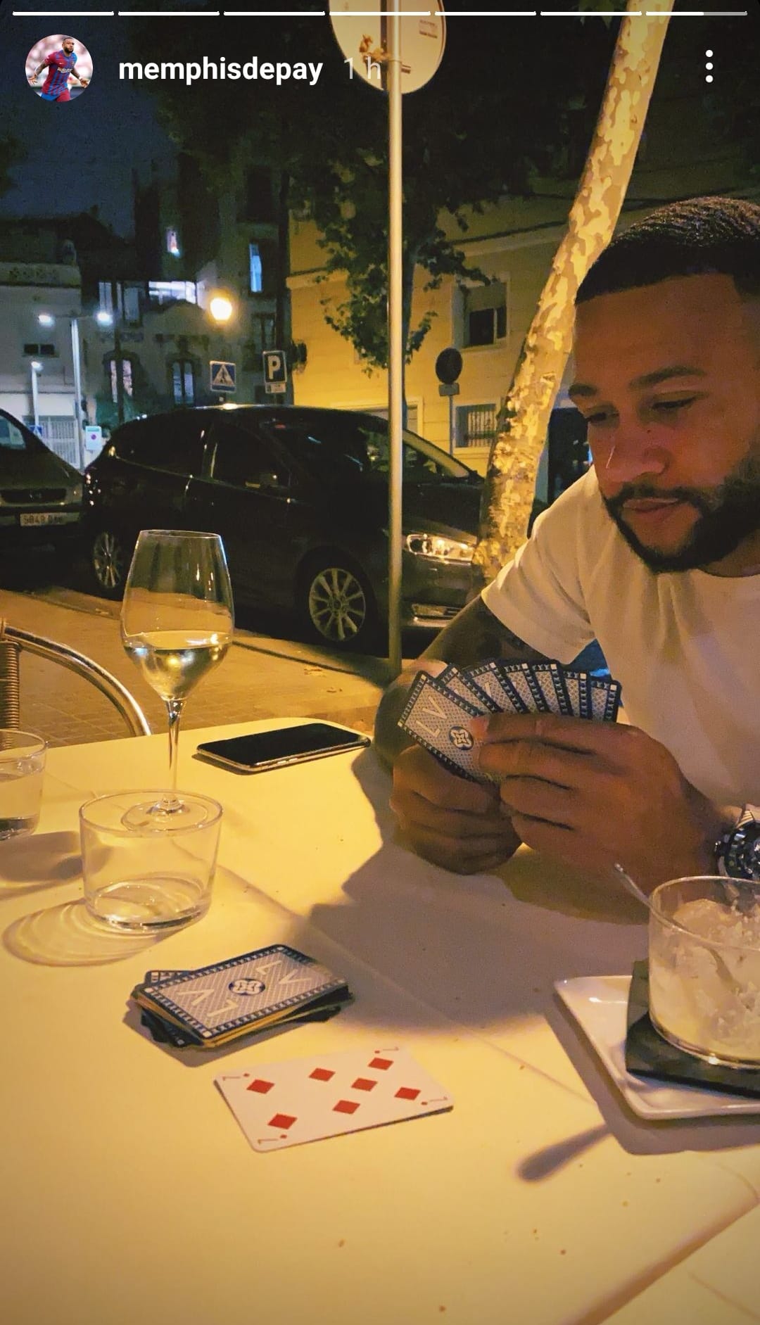 Memphis jugando a cartas