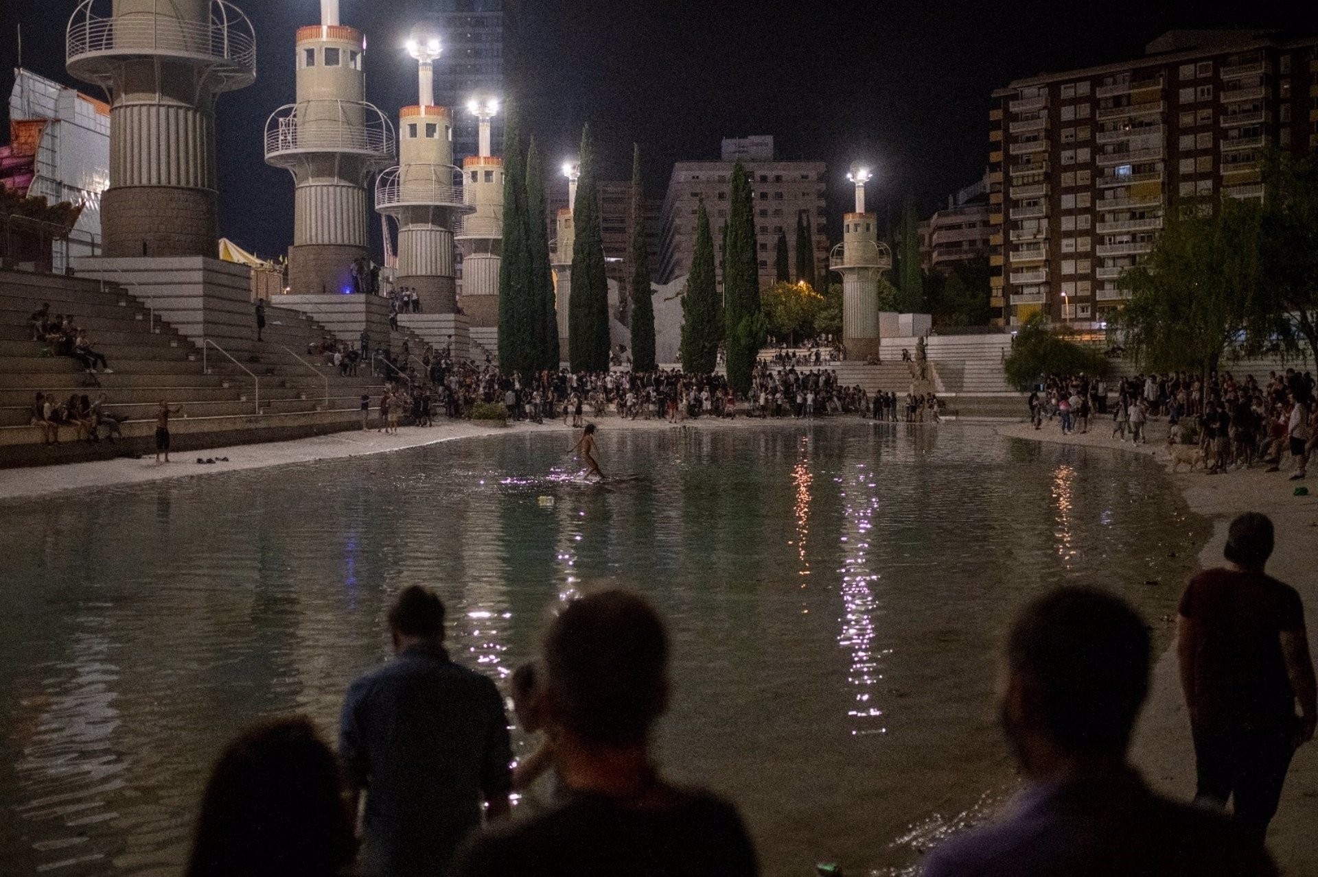 Llegan las Fiestas de Sants y se repiten las imágenes de aglomeraciones