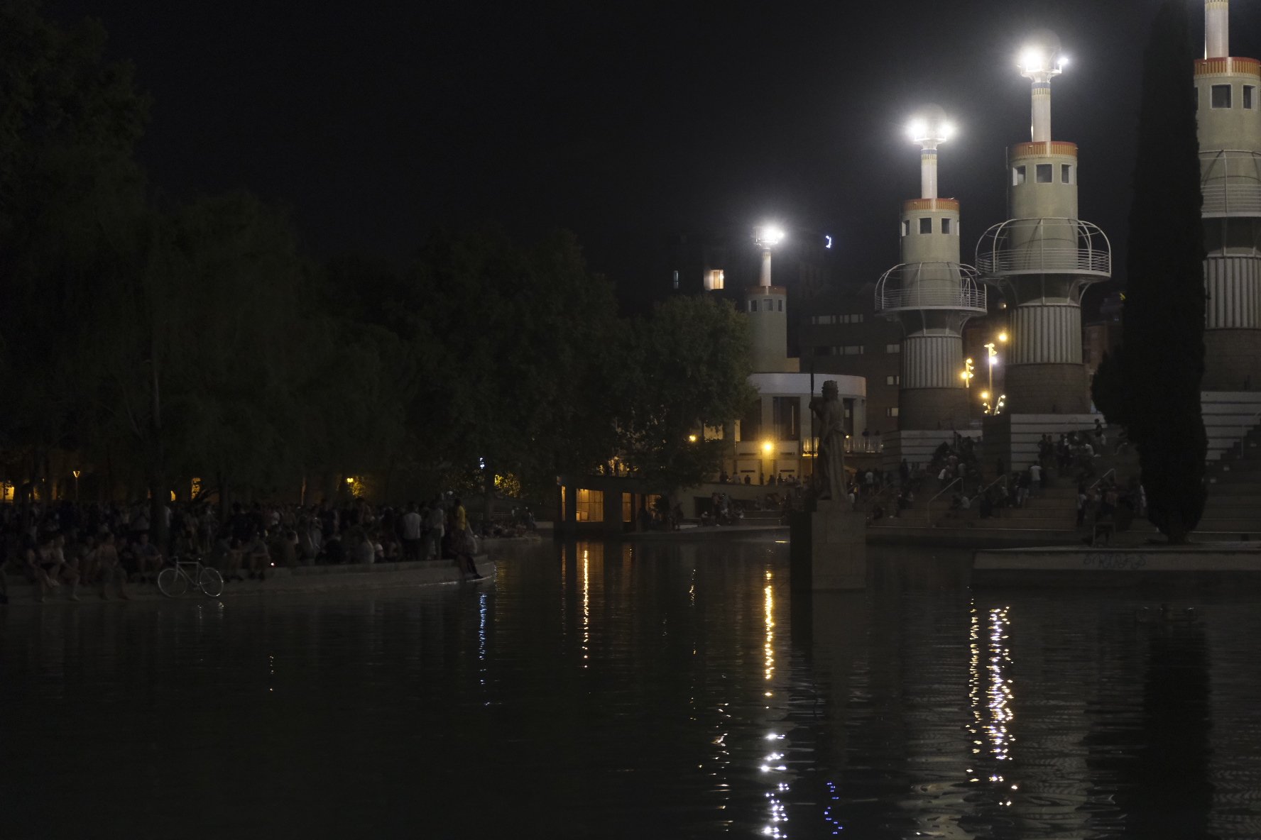 Aglomeraciones en el parque de la Espanya Industrial
