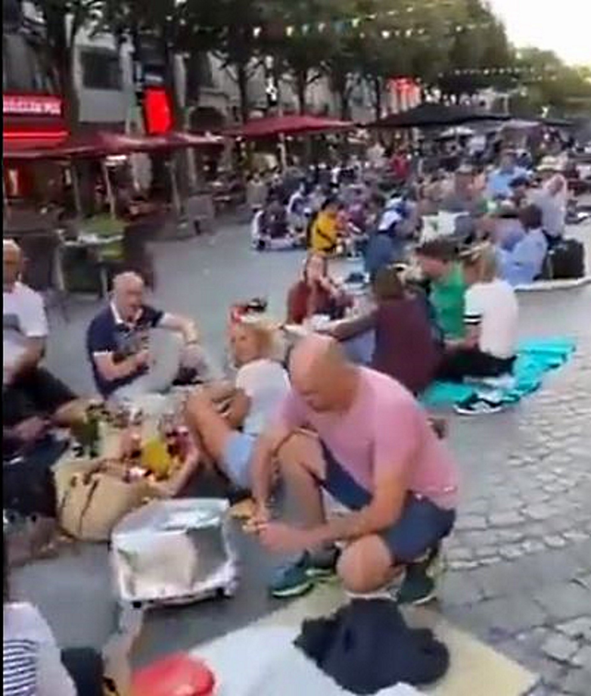 La obligatoriedad del QR en bares y restaurantes en Francia choca con problemas