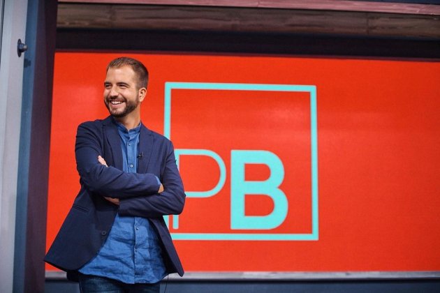 Ricard Ustrell riendo en 'Planta Baixa' TV3 @ricardustrell