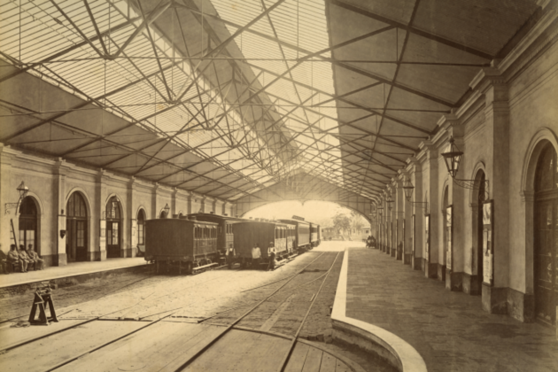 Llavallol, Miró i Alsina financen el primer ferrocarril de l'Argentina