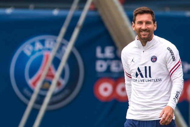 leo messi sonrie feliz psg entreno efe